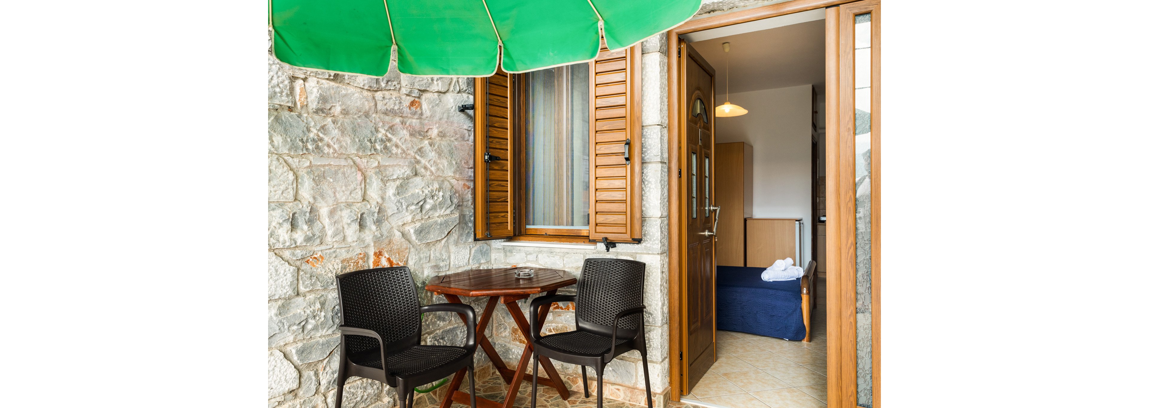 Manivrahos Studios & Apartments