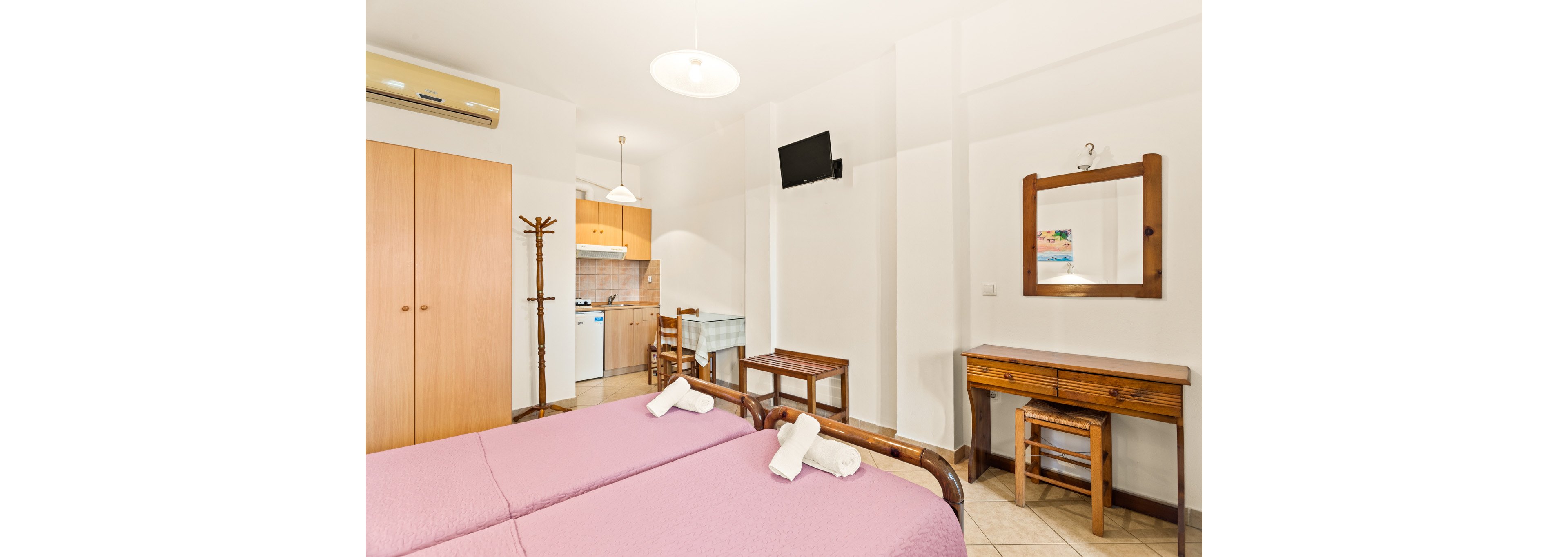 Manivrahos Studios & Apartments