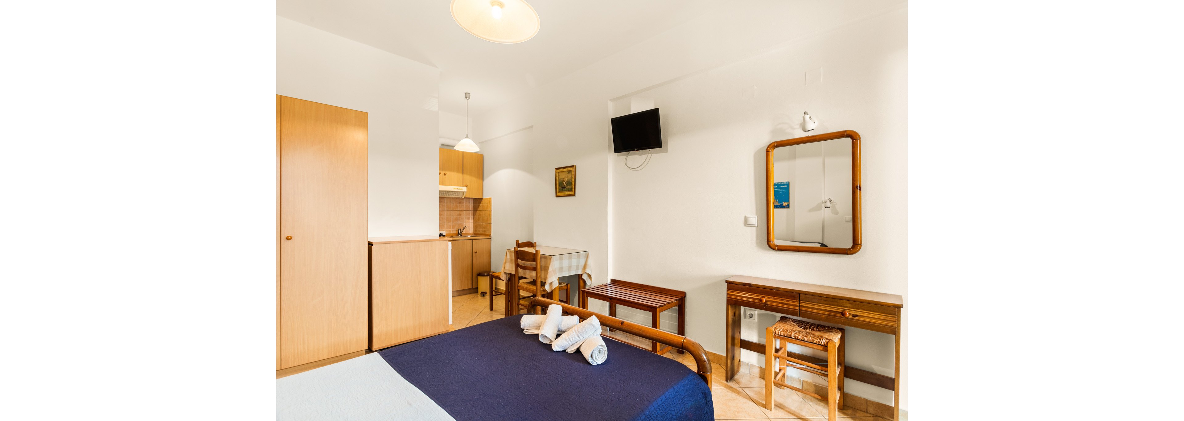 Manivrahos Studios & Apartments