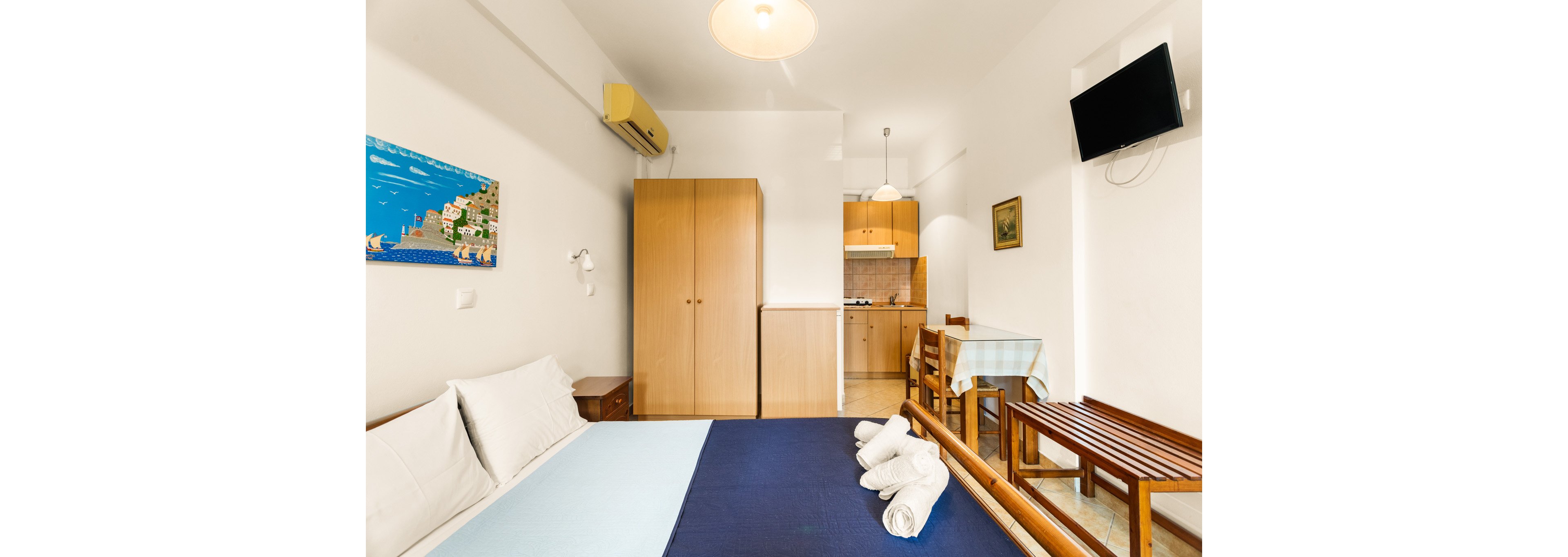 Manivrahos Studios & Apartments