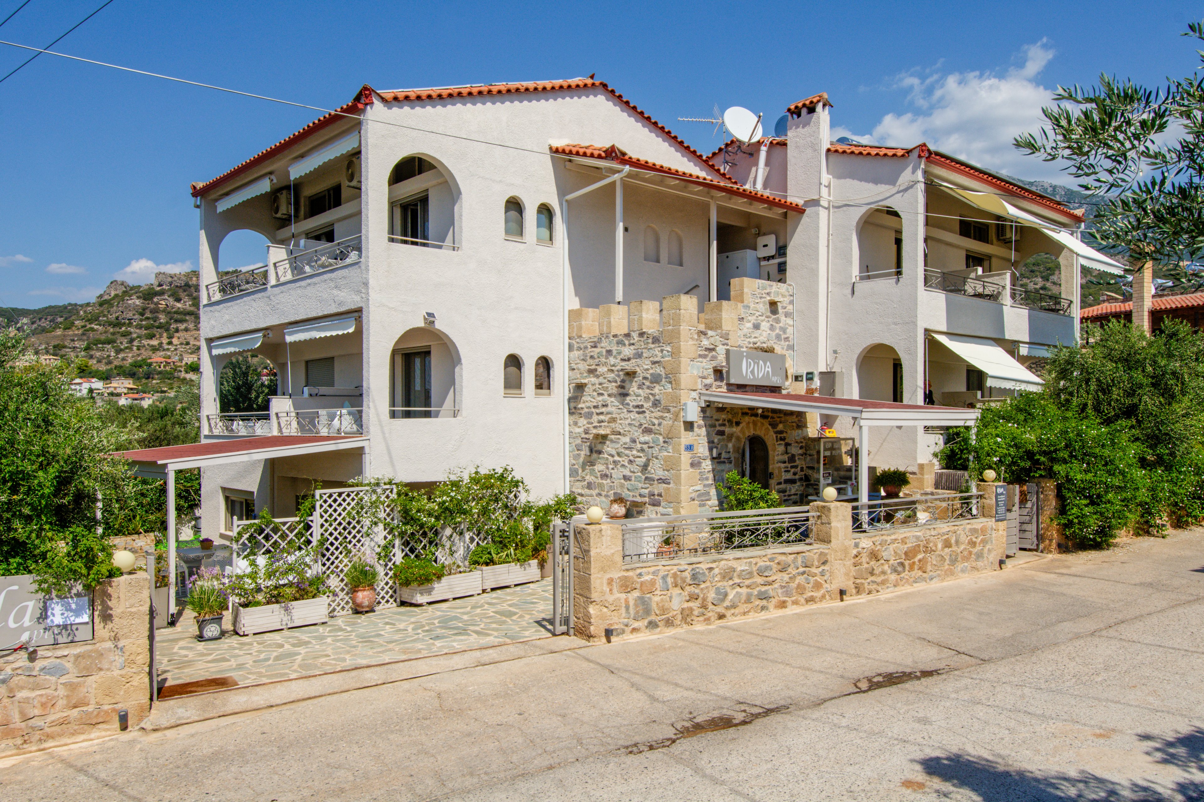 Irida Hotel Apartments