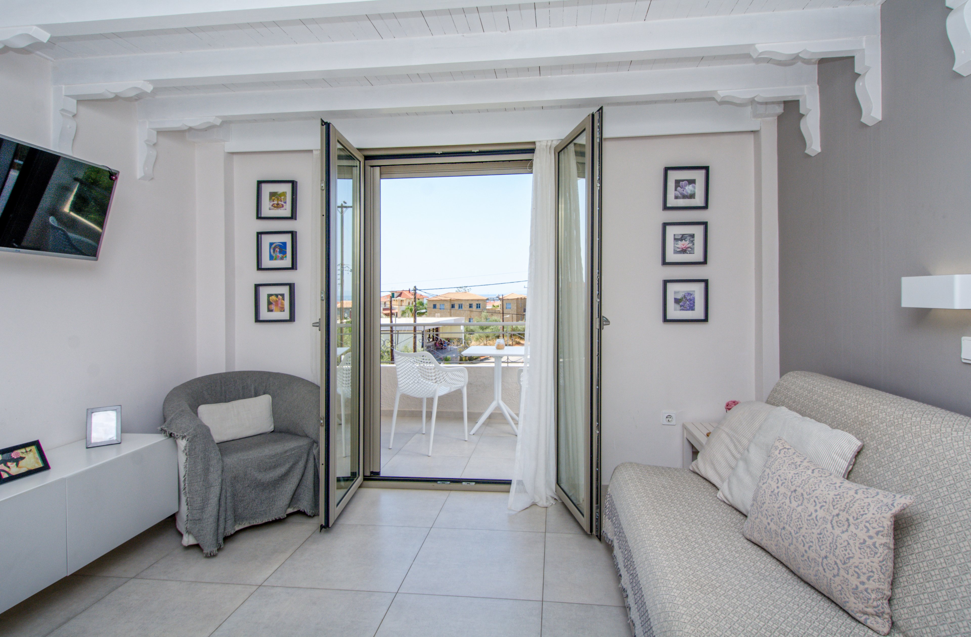 Irida Hotel Apartments