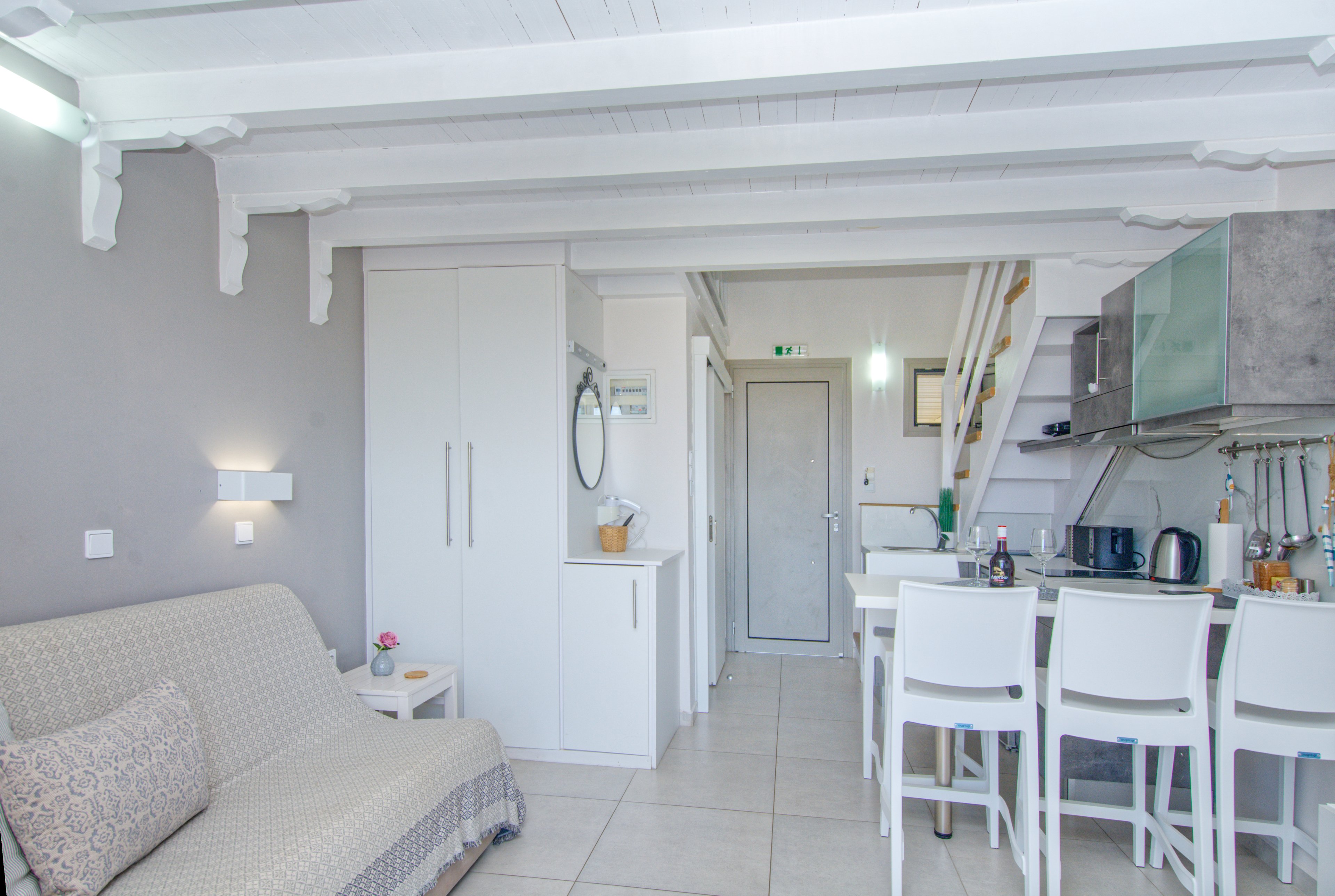 Irida Hotel Apartments