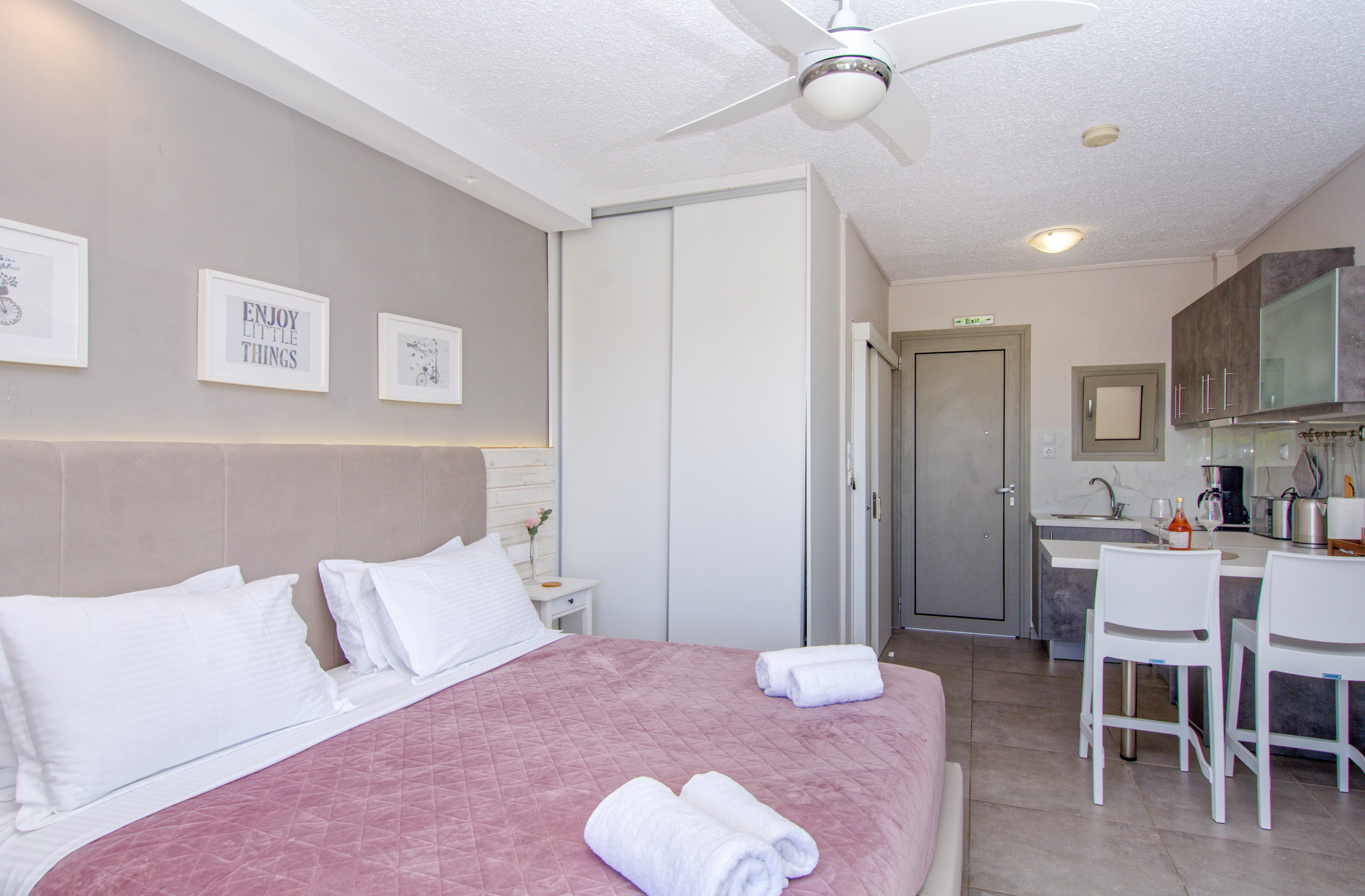 Irida Hotel Apartments