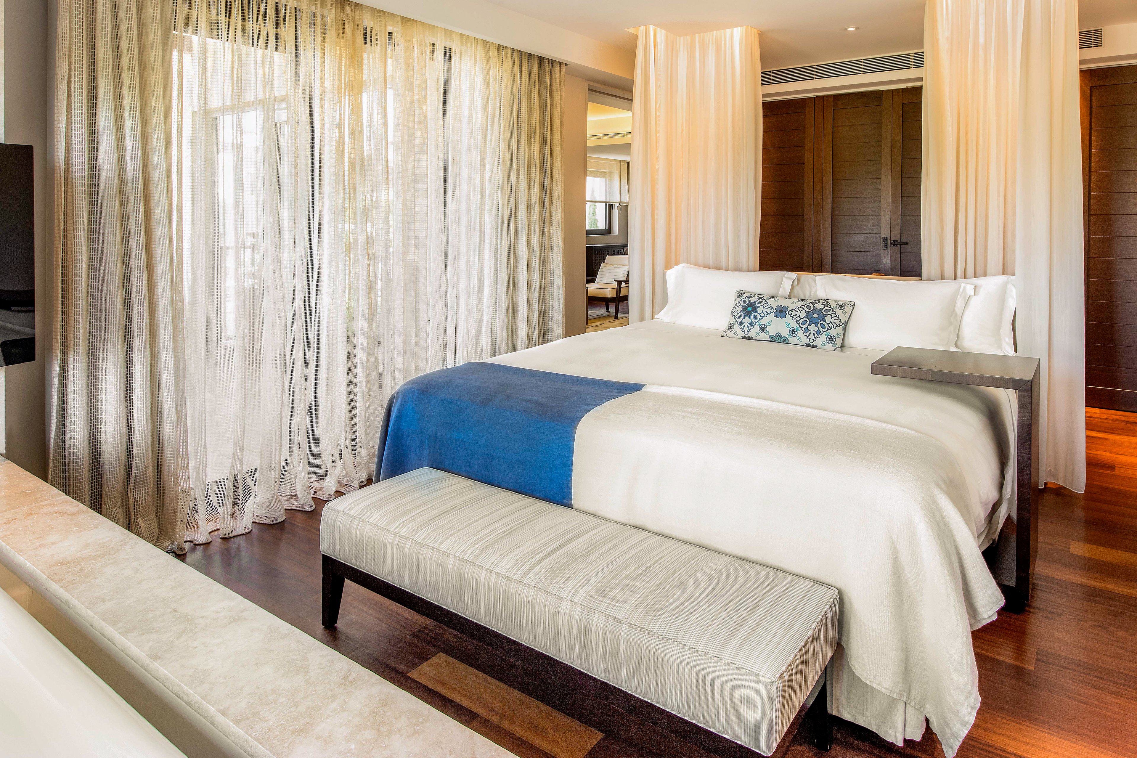 The Romanos a Luxury Collection Resort