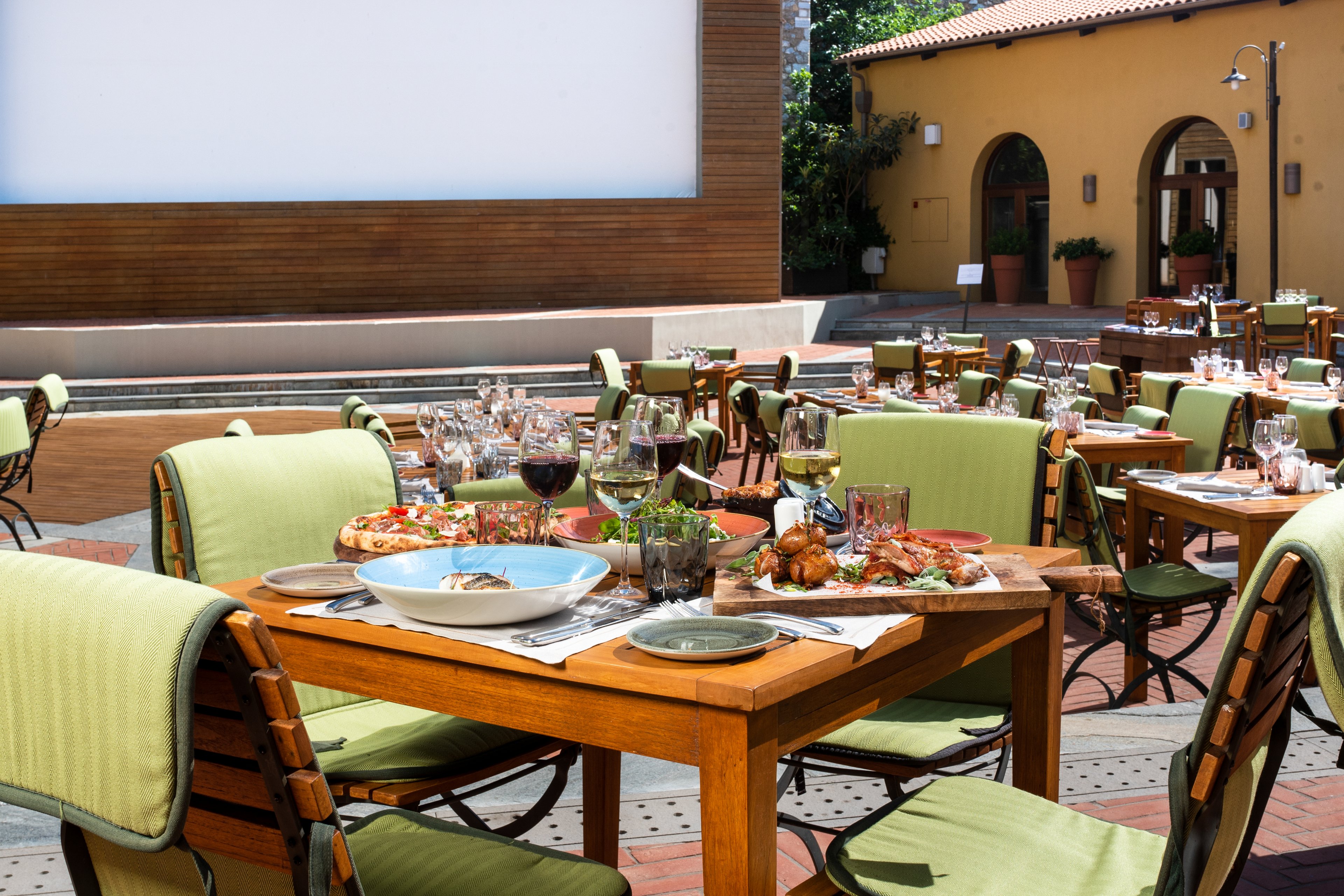 The Romanos a Luxury Collection Resort