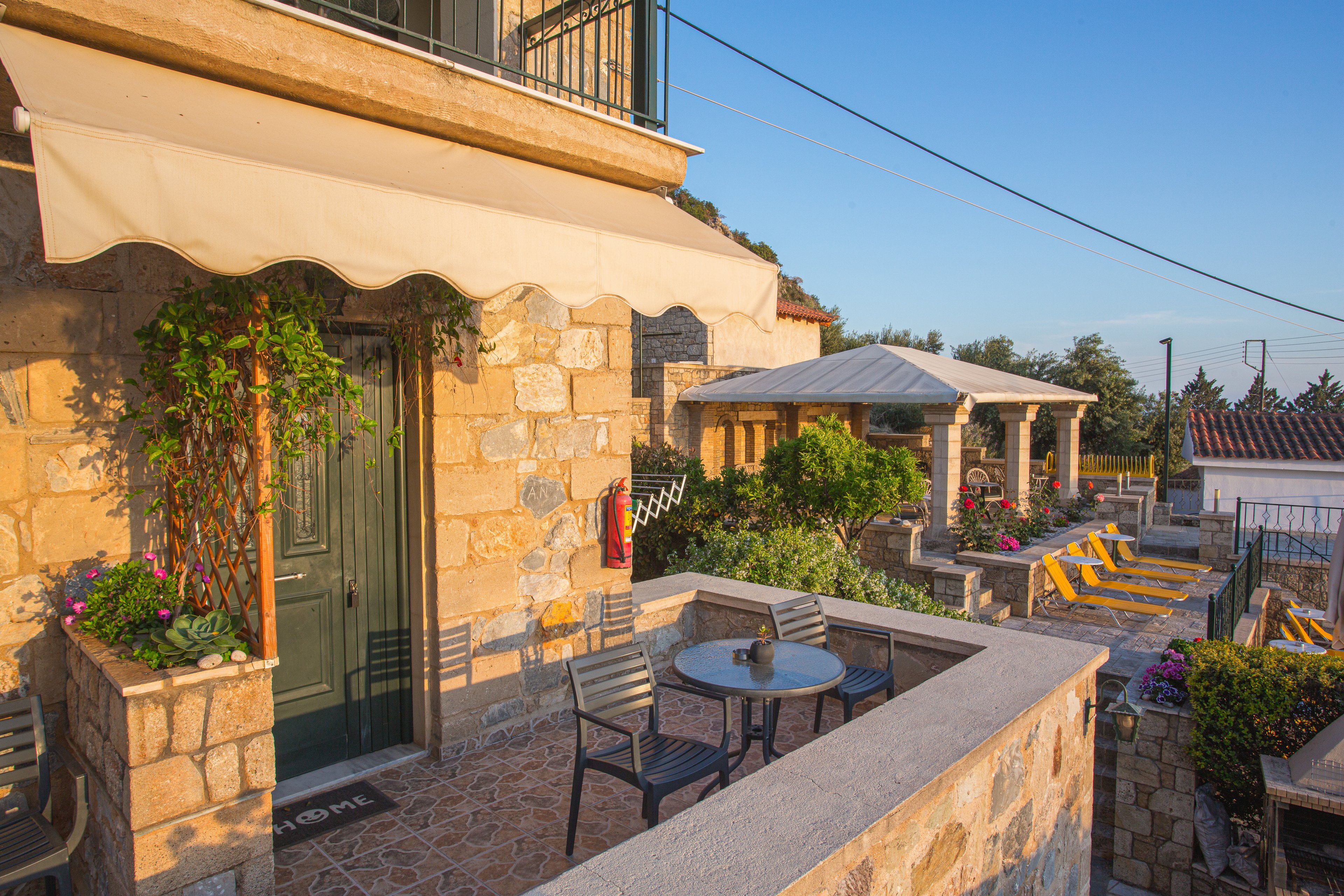 Palataki Apartments and Studios