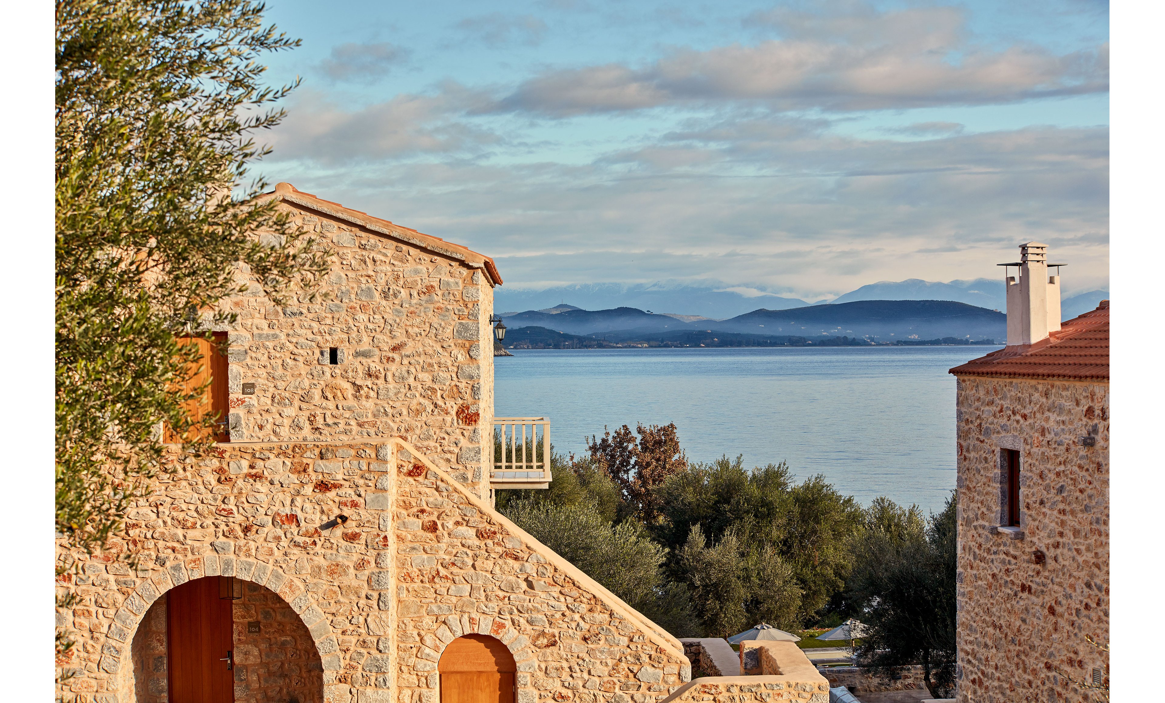 100 Rizes Luxury Sea Side Resort