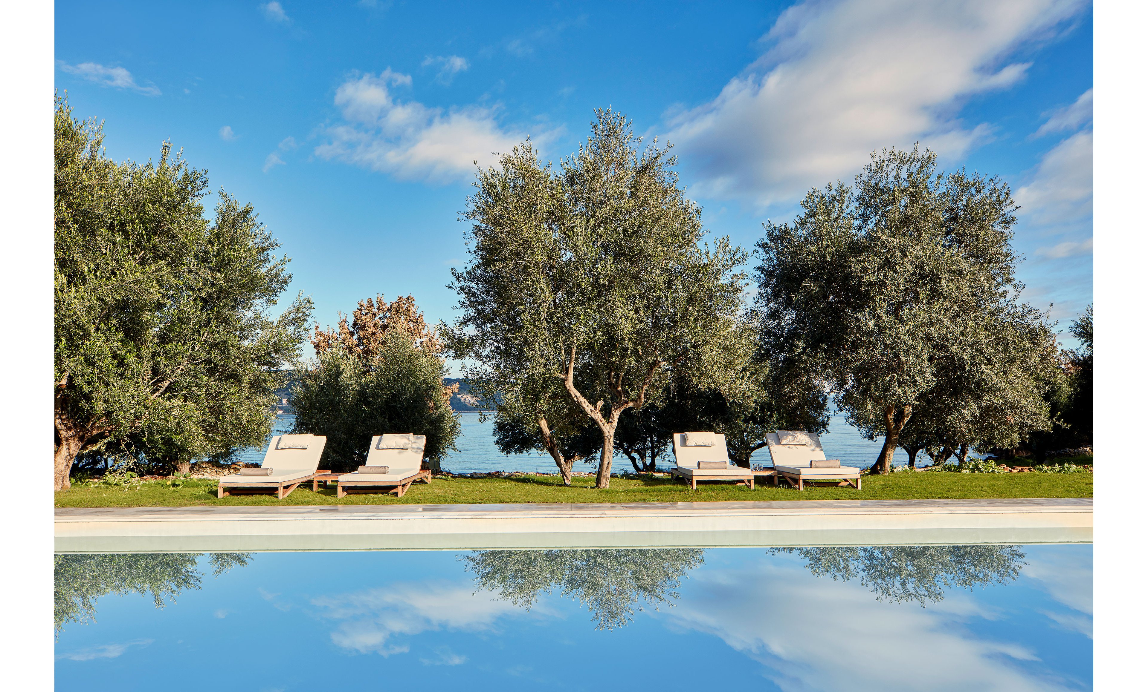 100 Rizes Luxury Sea Side Resort