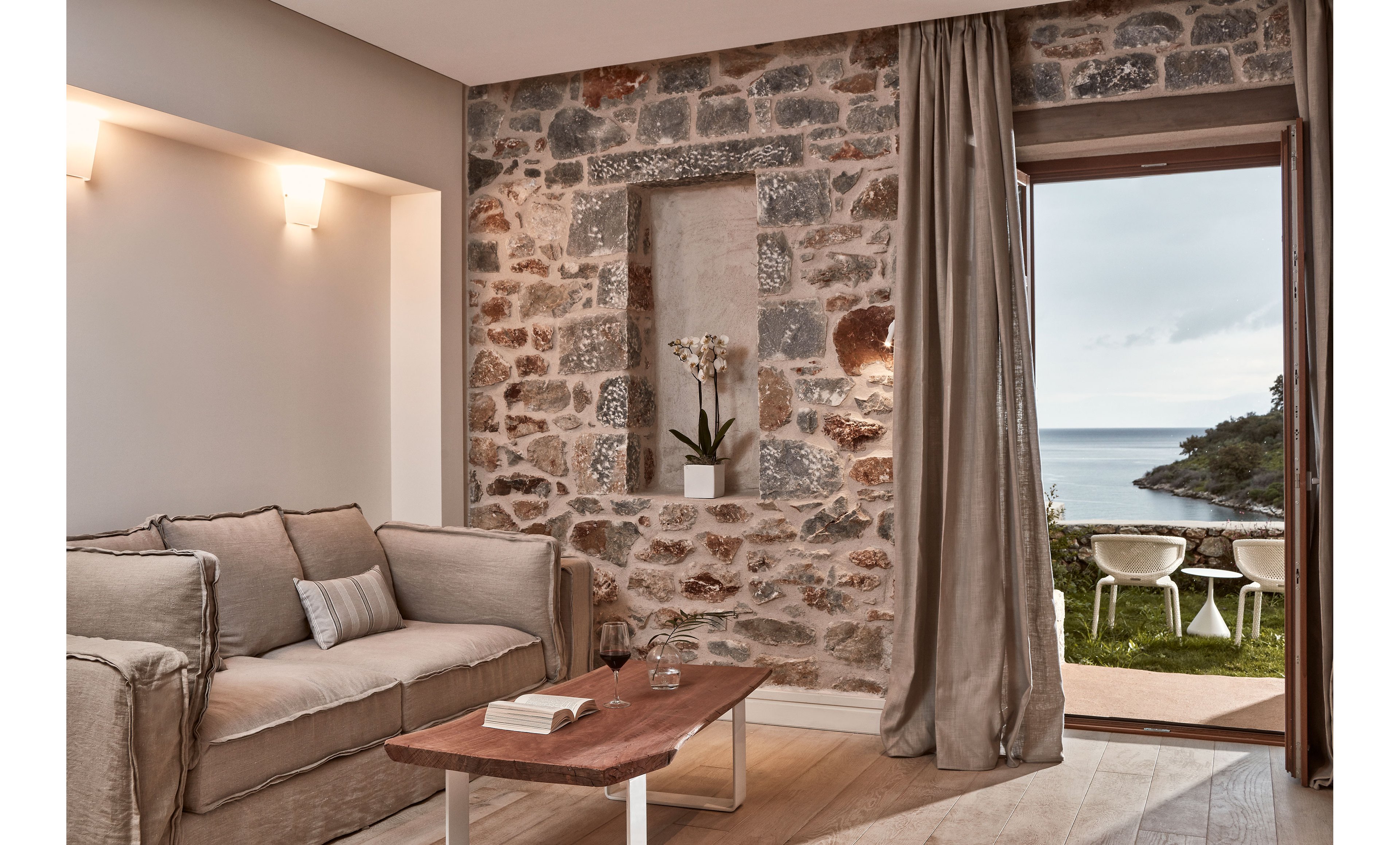 100 Rizes Luxury Sea Side Resort