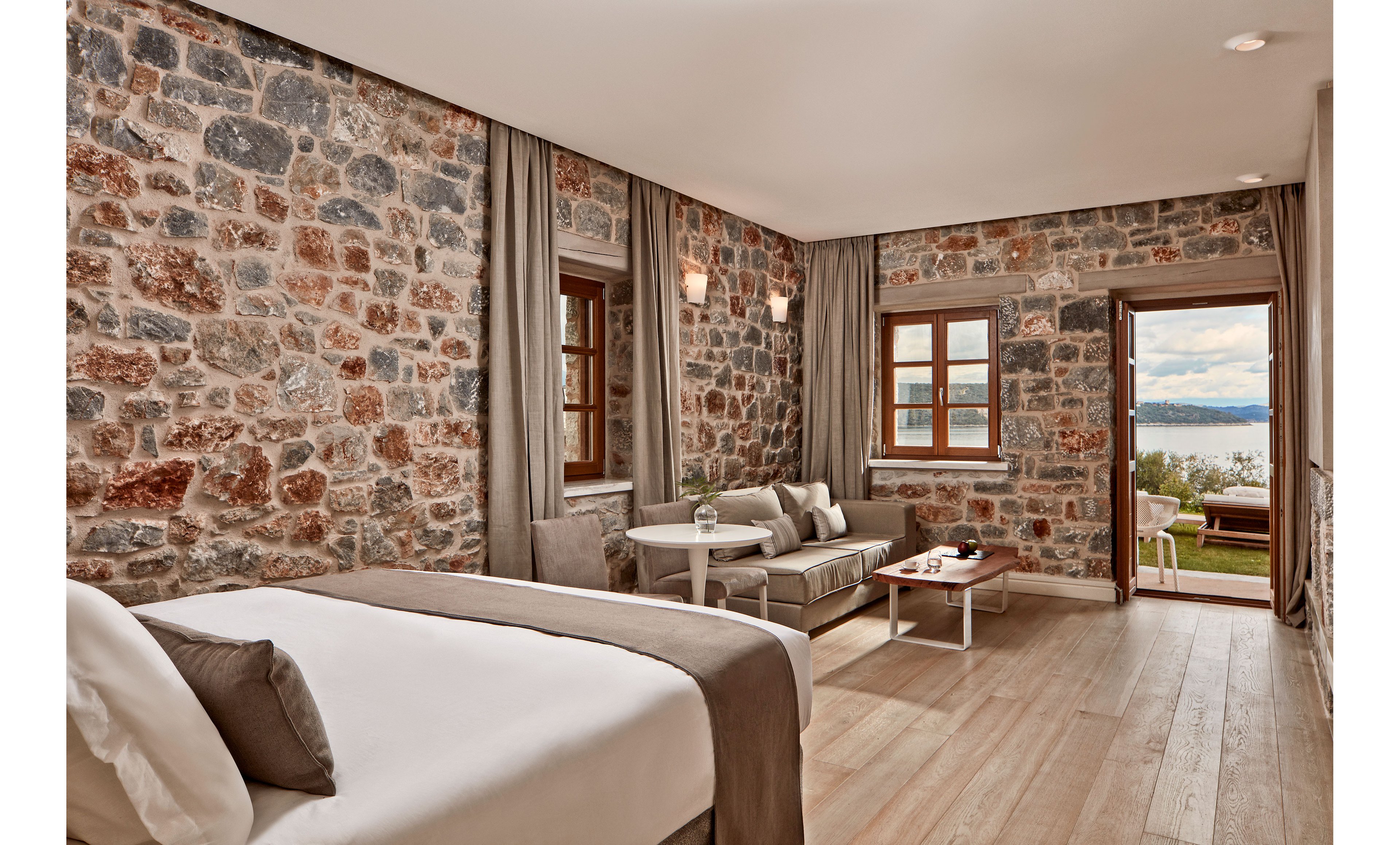 100 Rizes Luxury Sea Side Resort