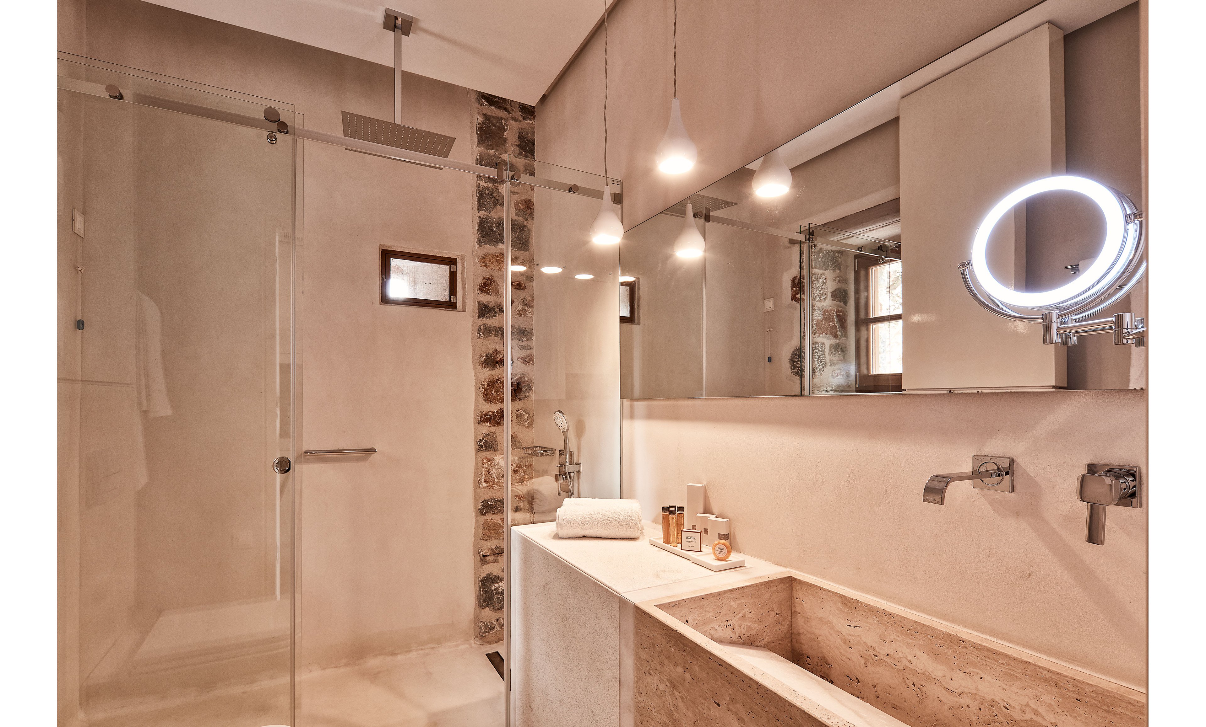 100 Rizes Luxury Sea Side Resort