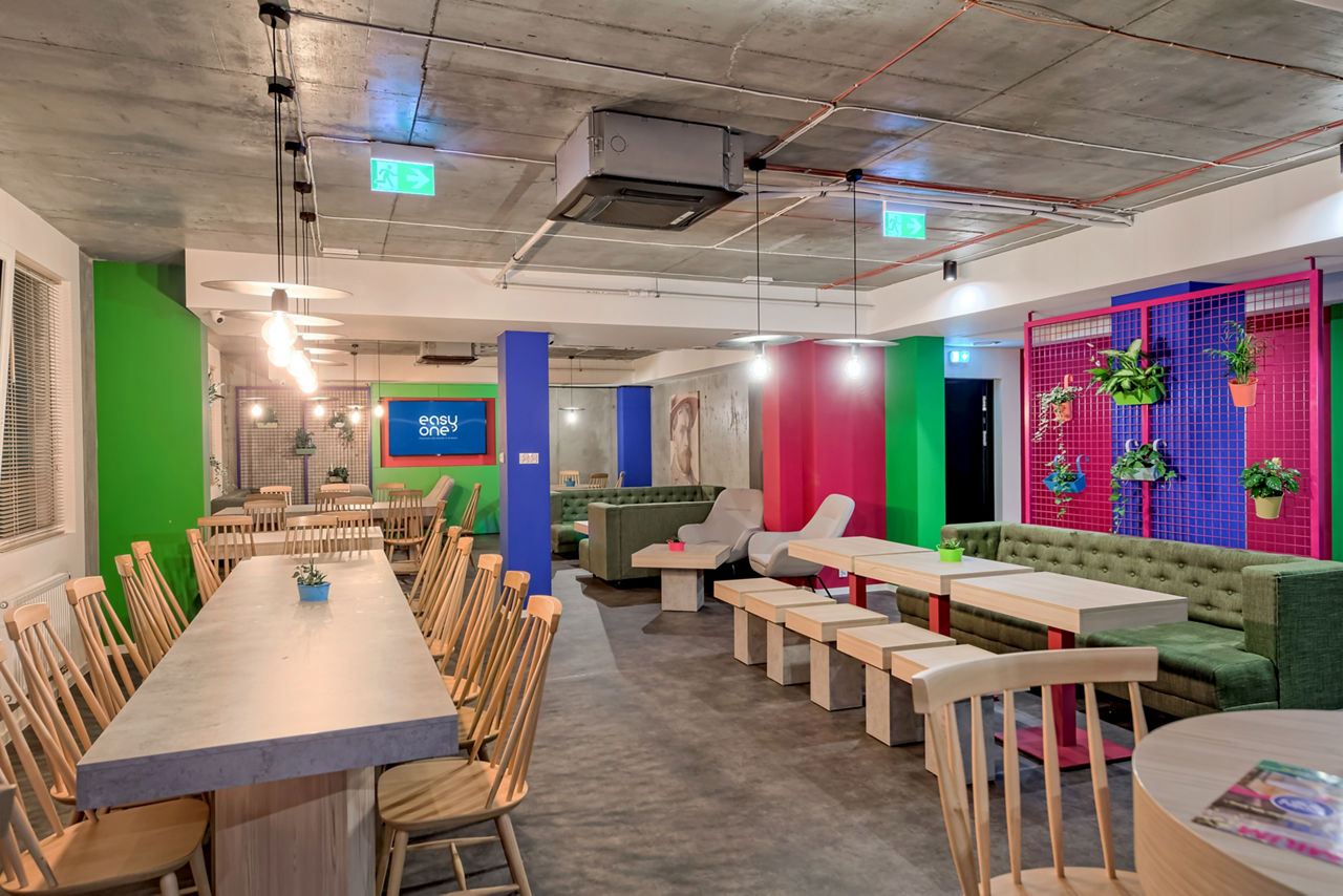 Easy One Premium Art Hostel