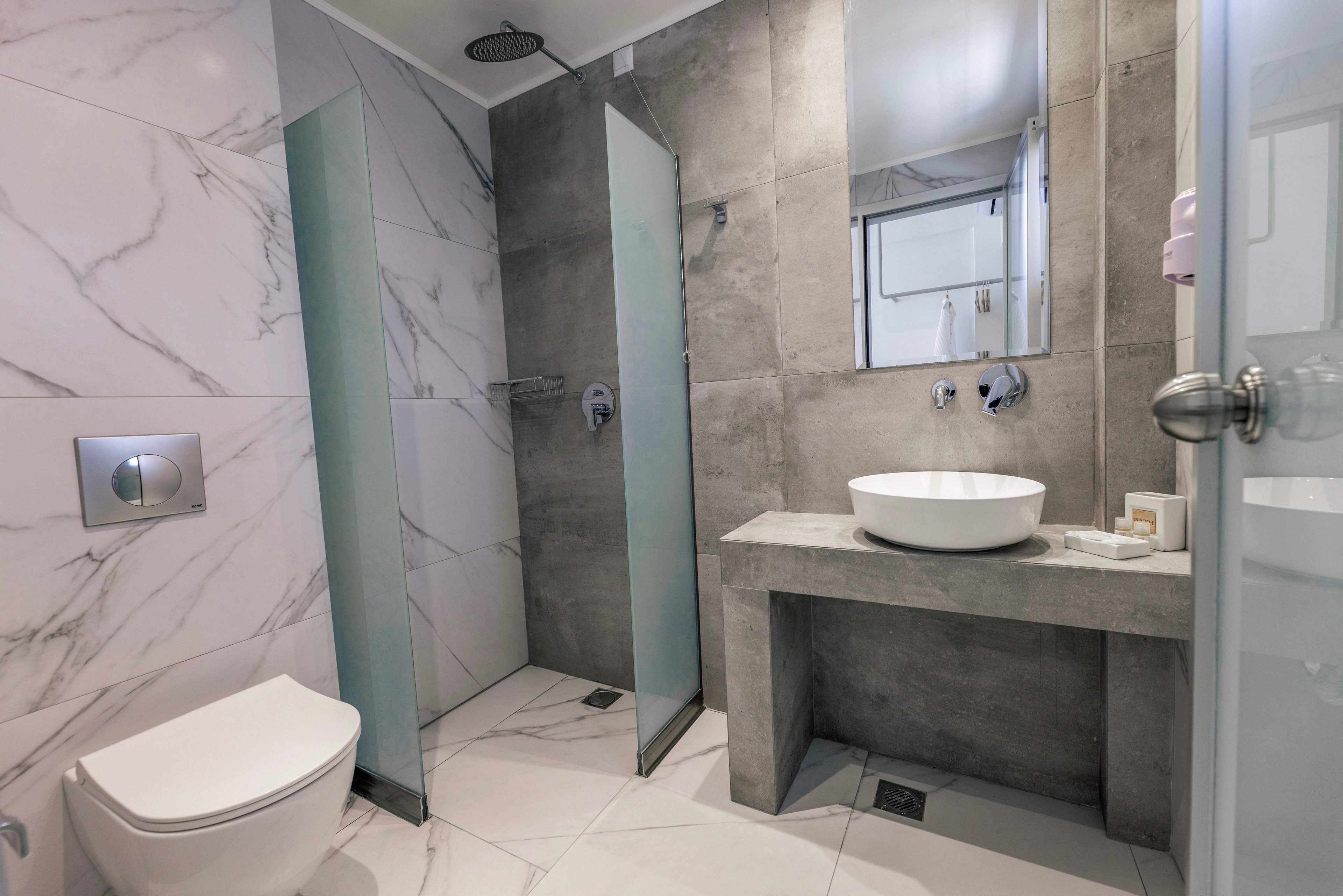 Acron Seaside Suites