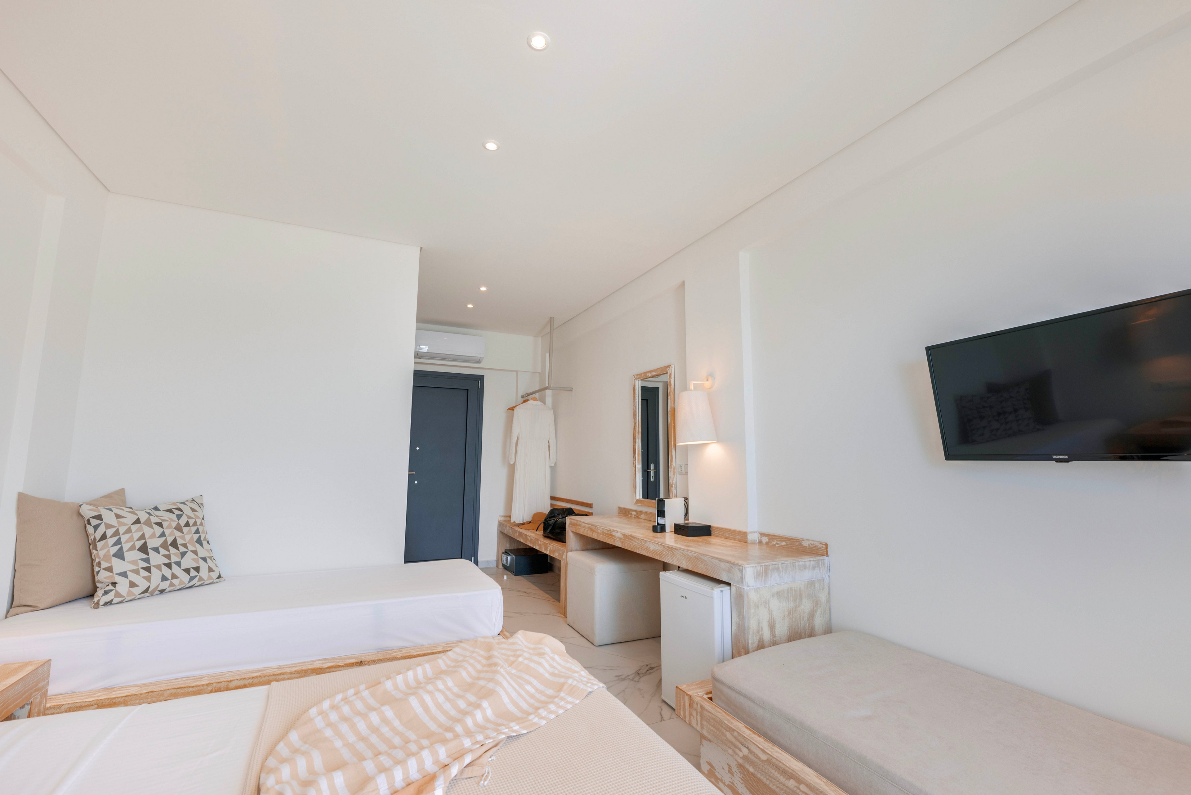 Acron Seaside Suites