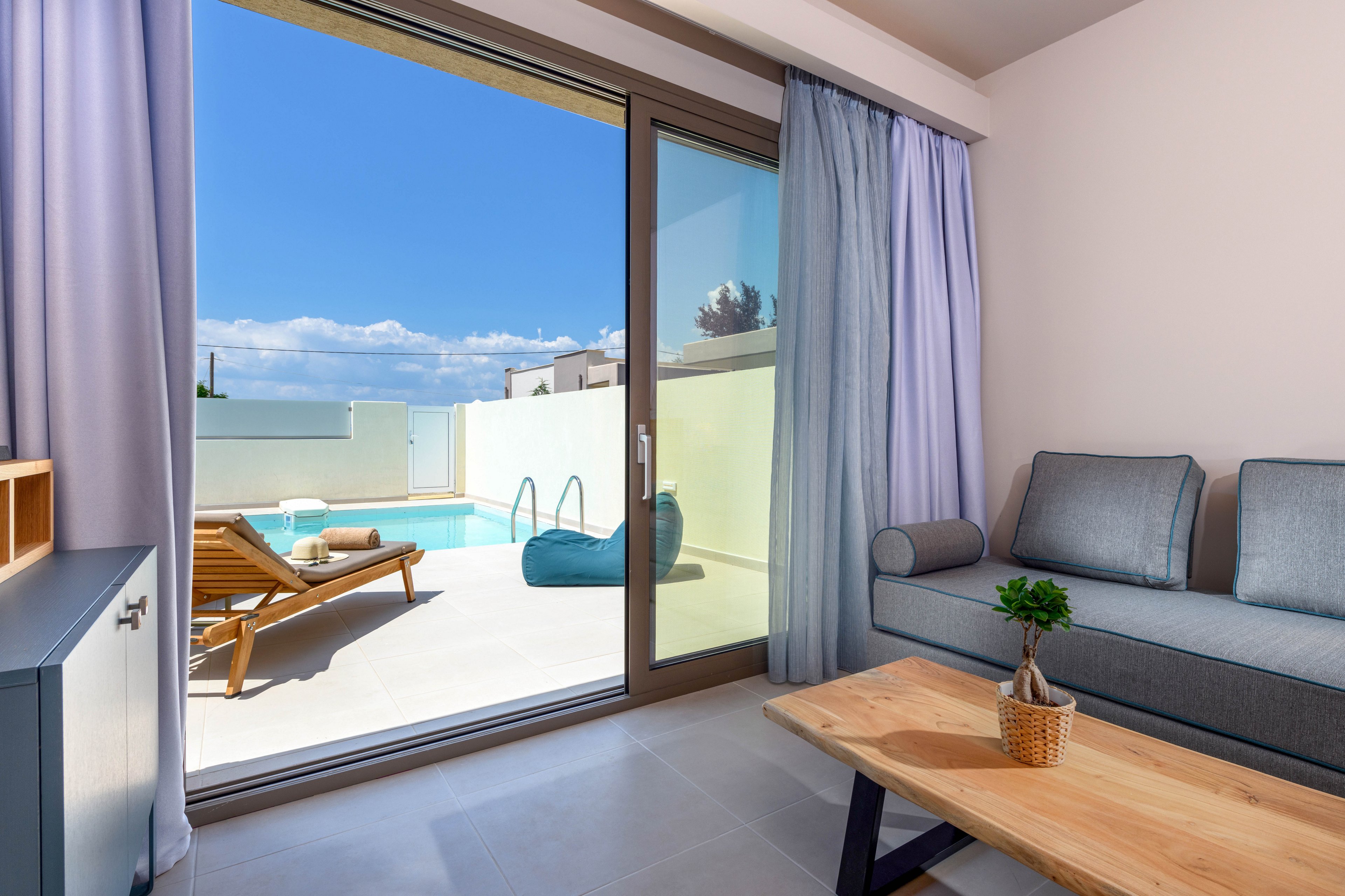 Alea Hotel & Suites