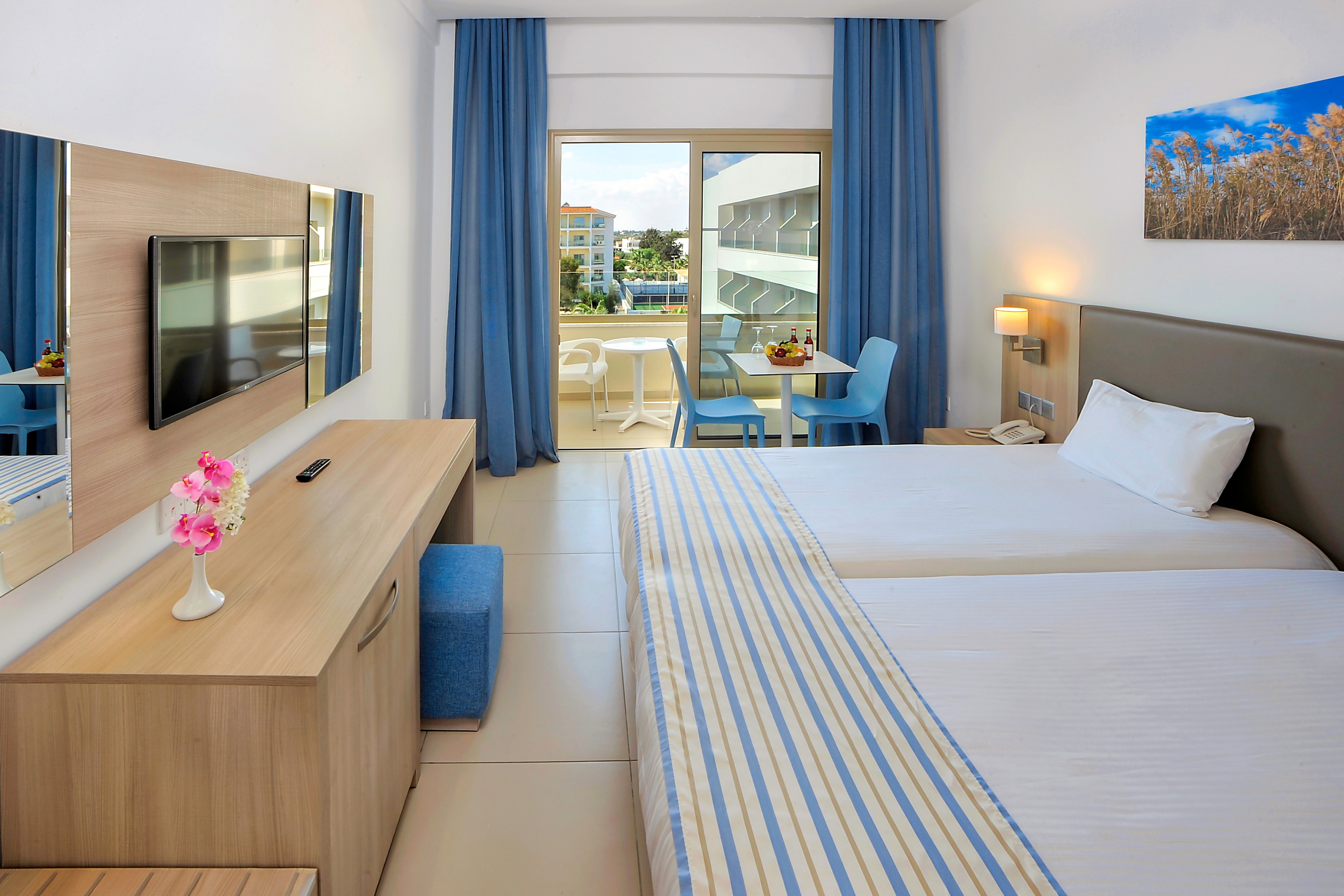 Nissiana Hotel & Bungalows