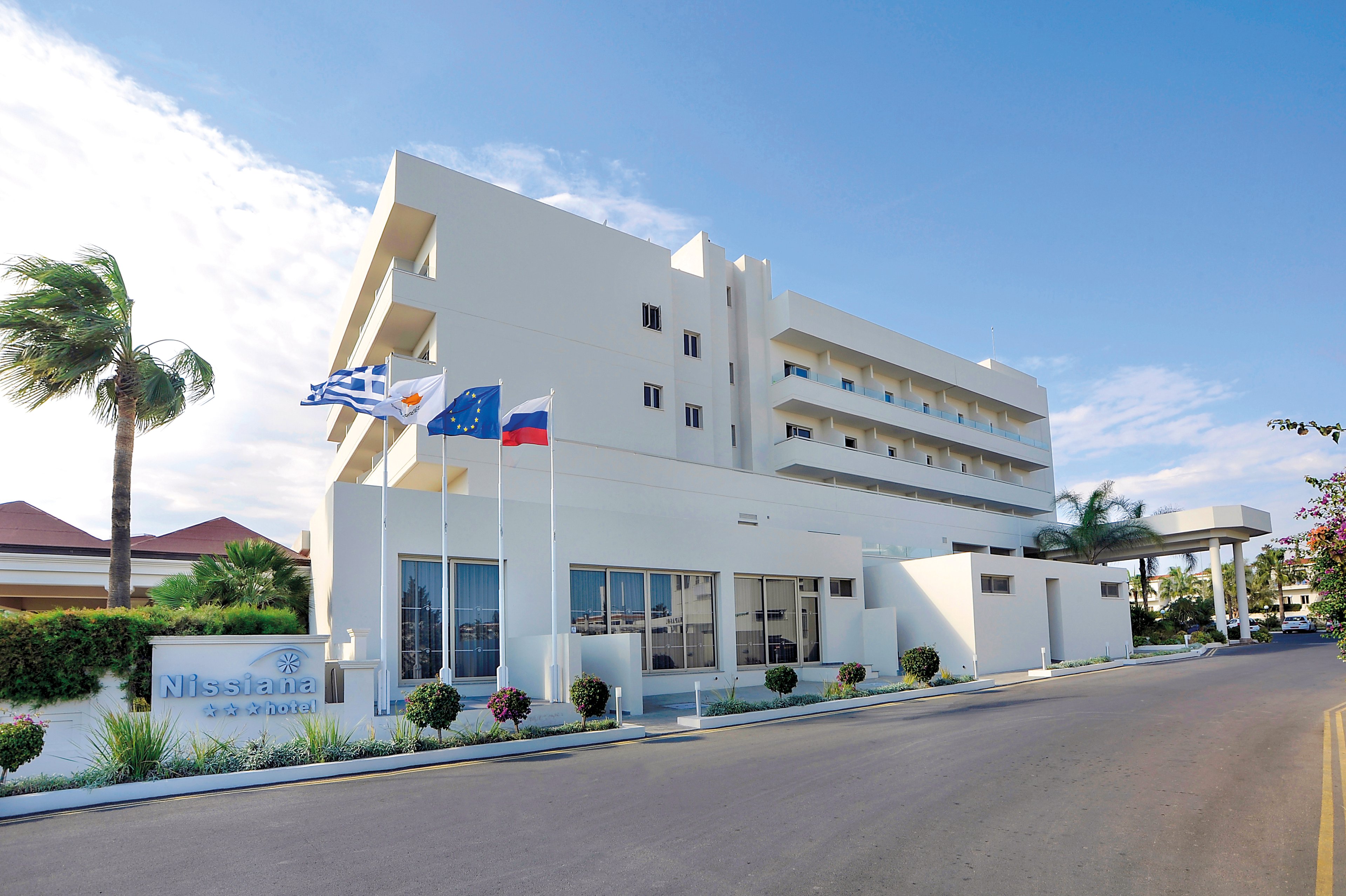 Nissiana Hotel & Bungalows