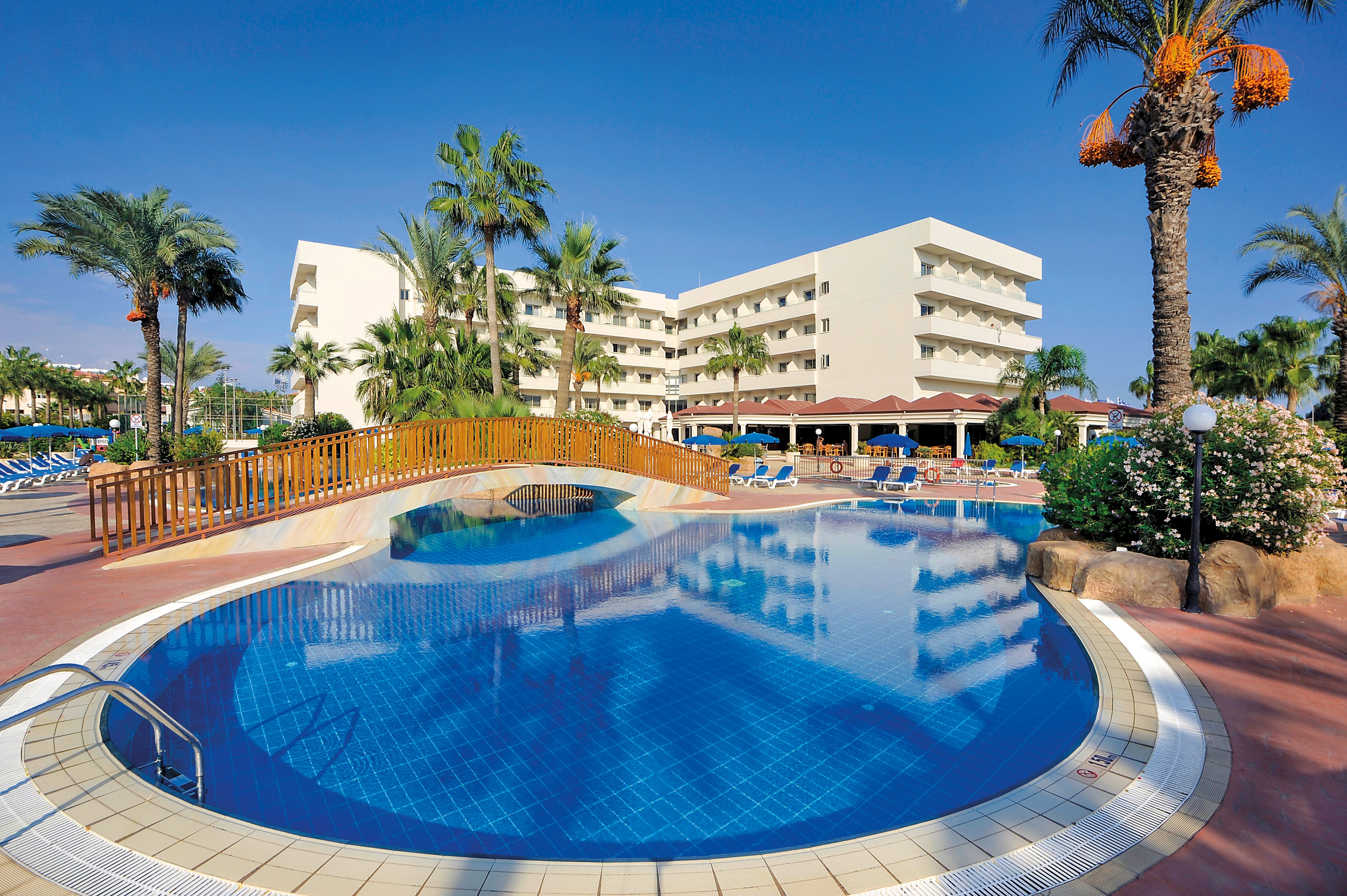 Nissiana Hotel & Bungalows