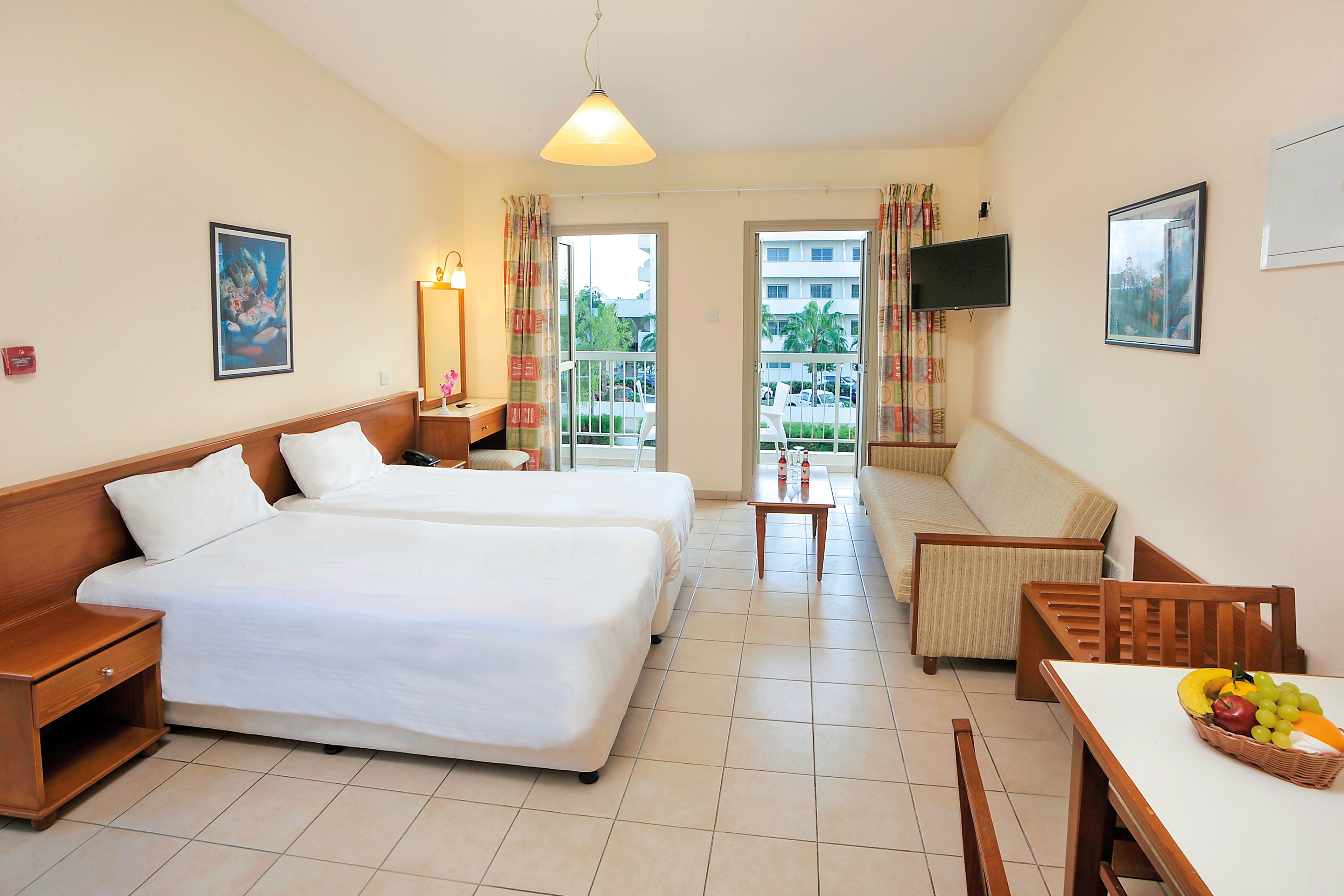 Nissiana Hotel & Bungalows