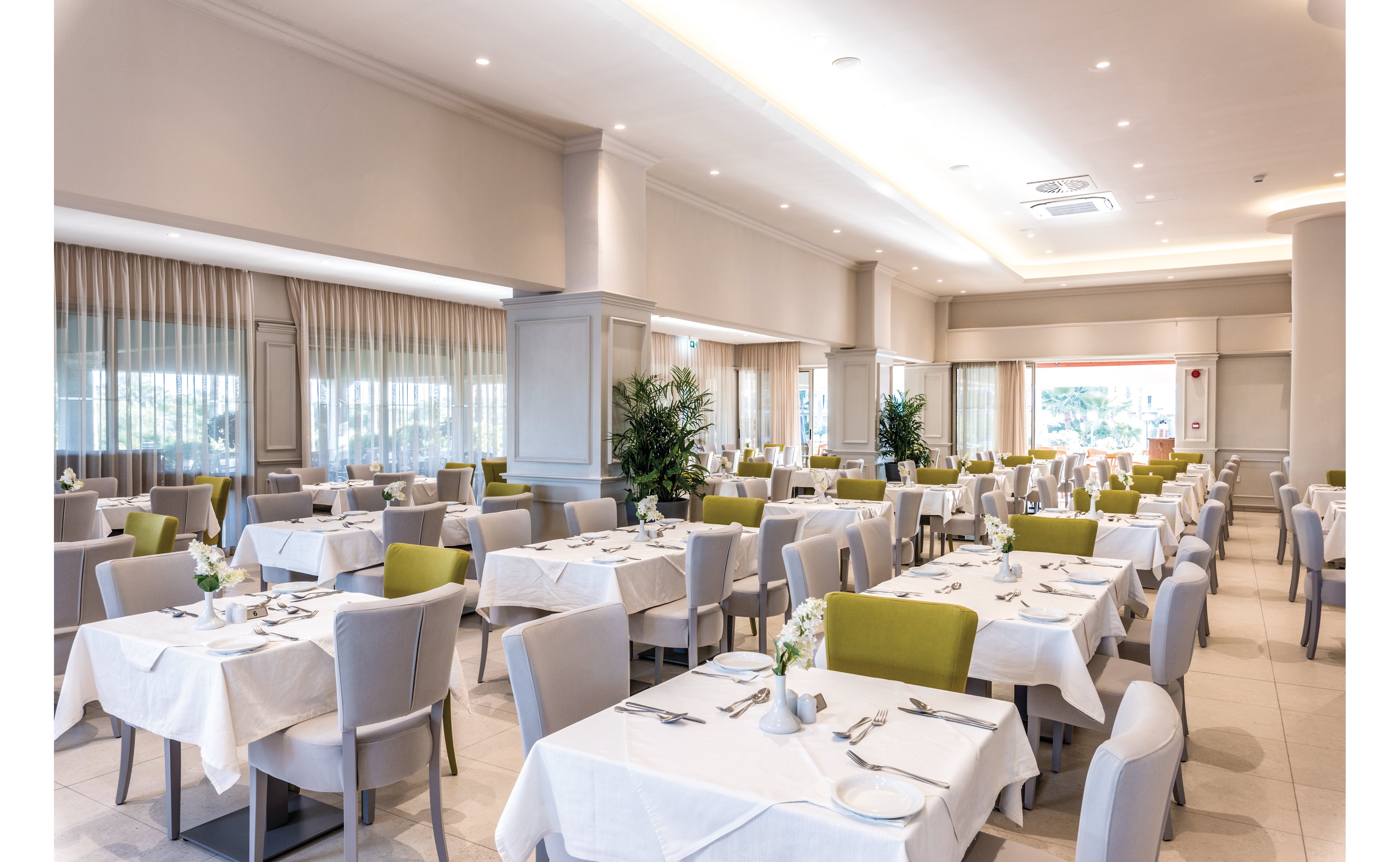 Nissiana Hotel & Bungalows