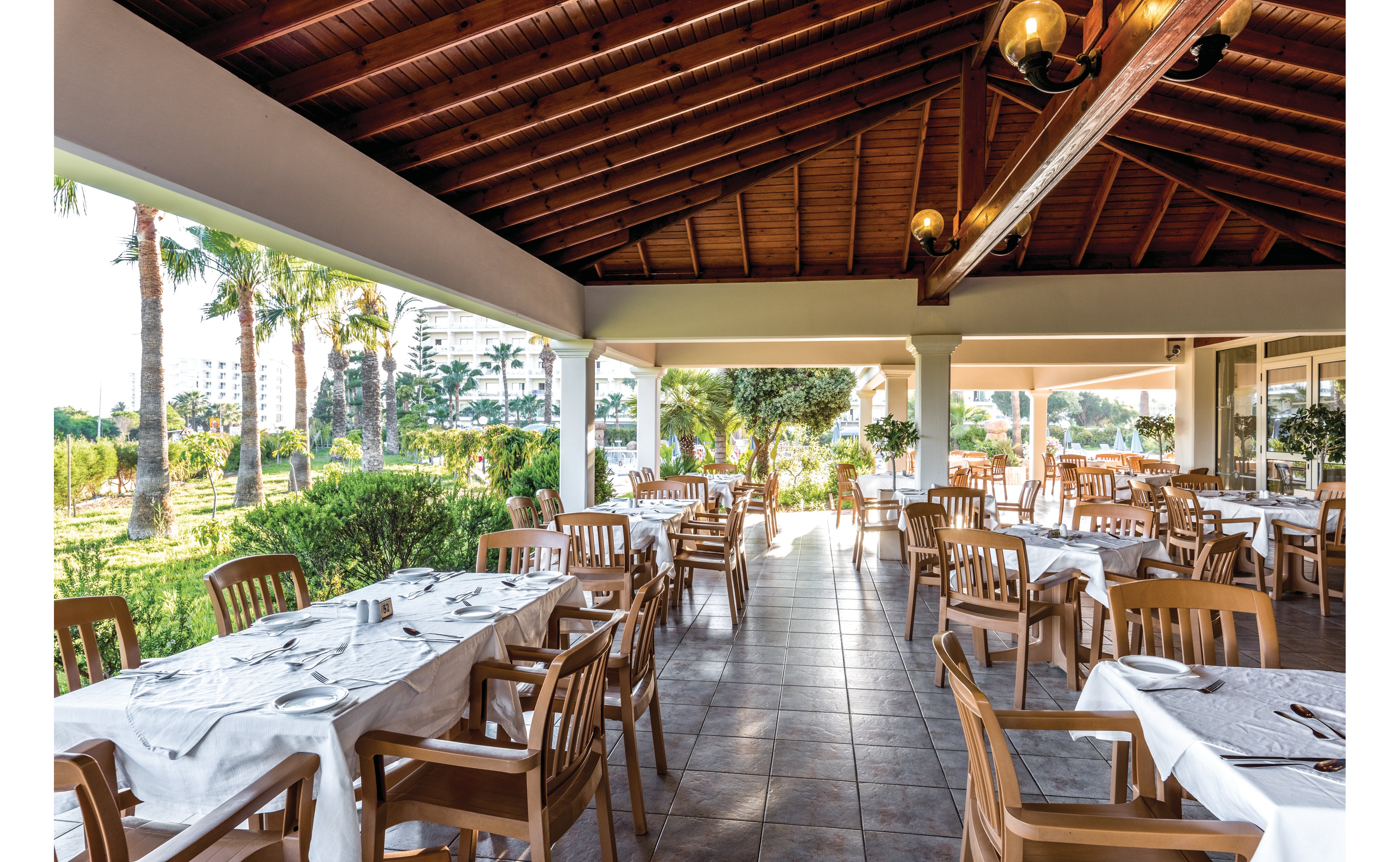 Nissiana Hotel & Bungalows