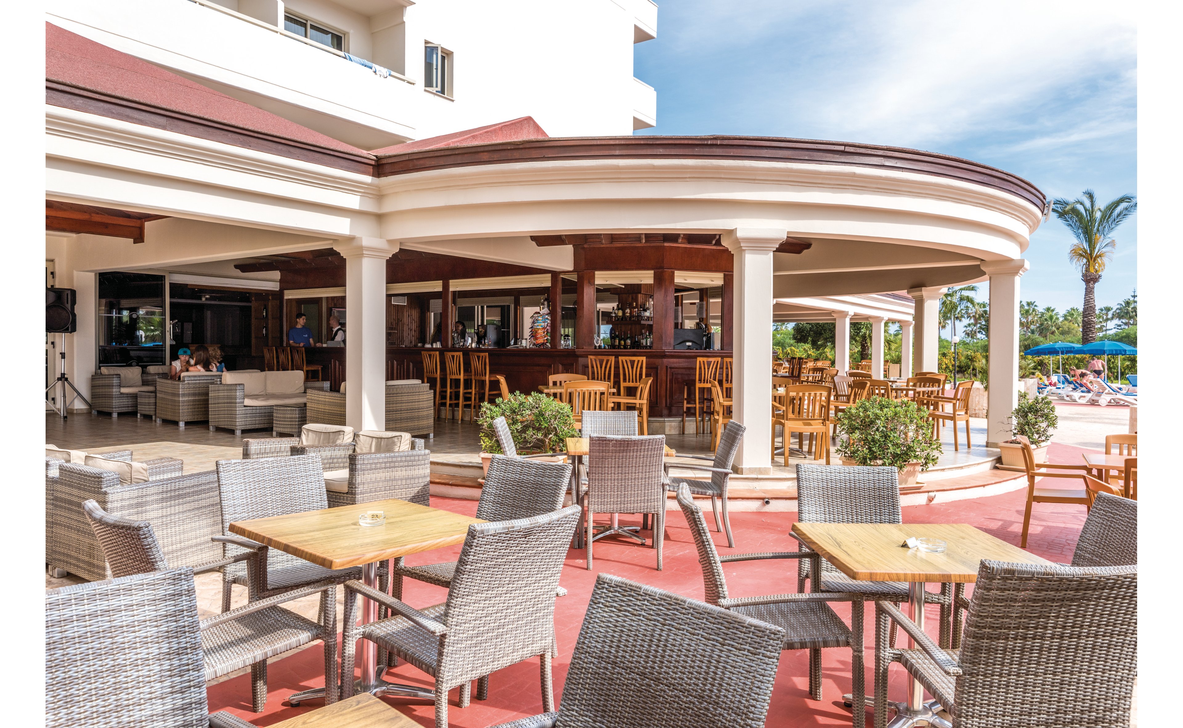 Nissiana Hotel & Bungalows