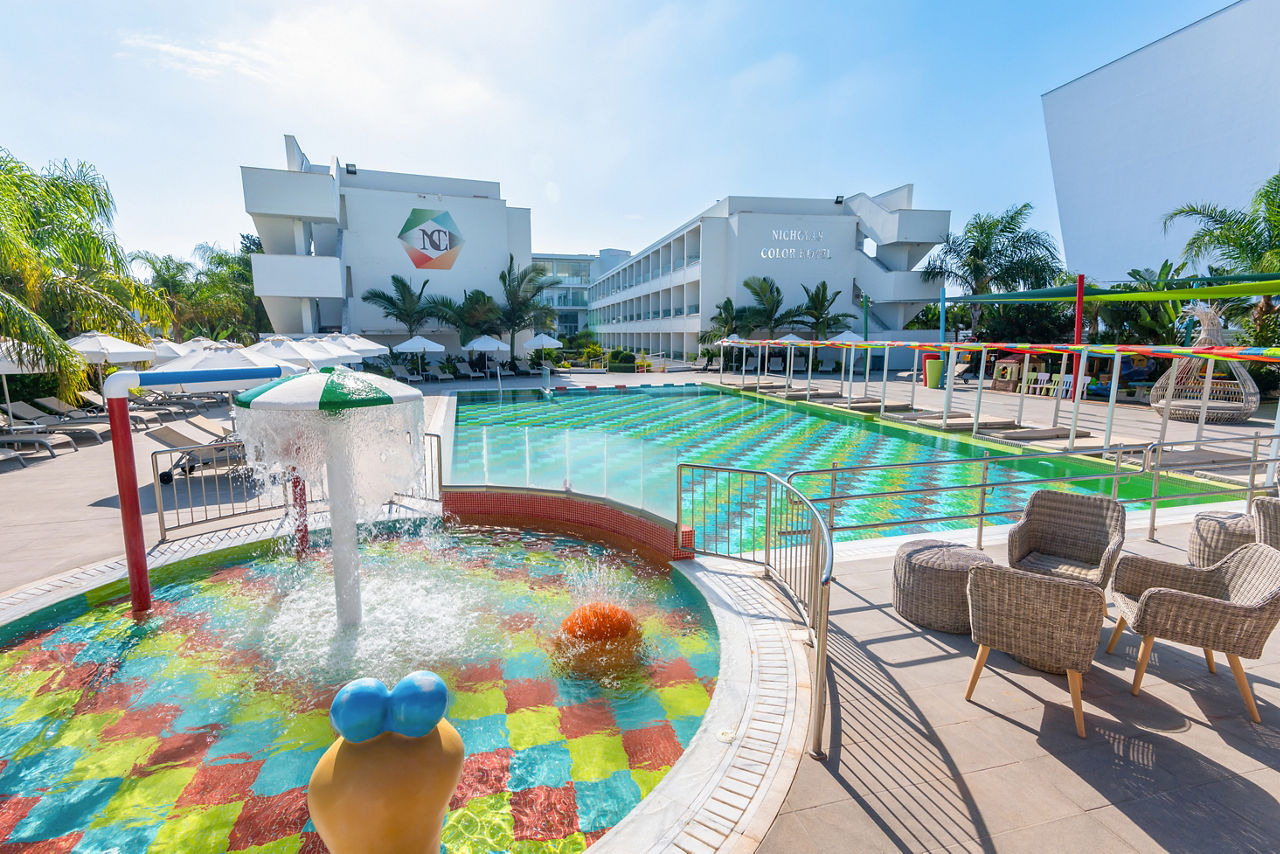 Nicholas Color Hotel