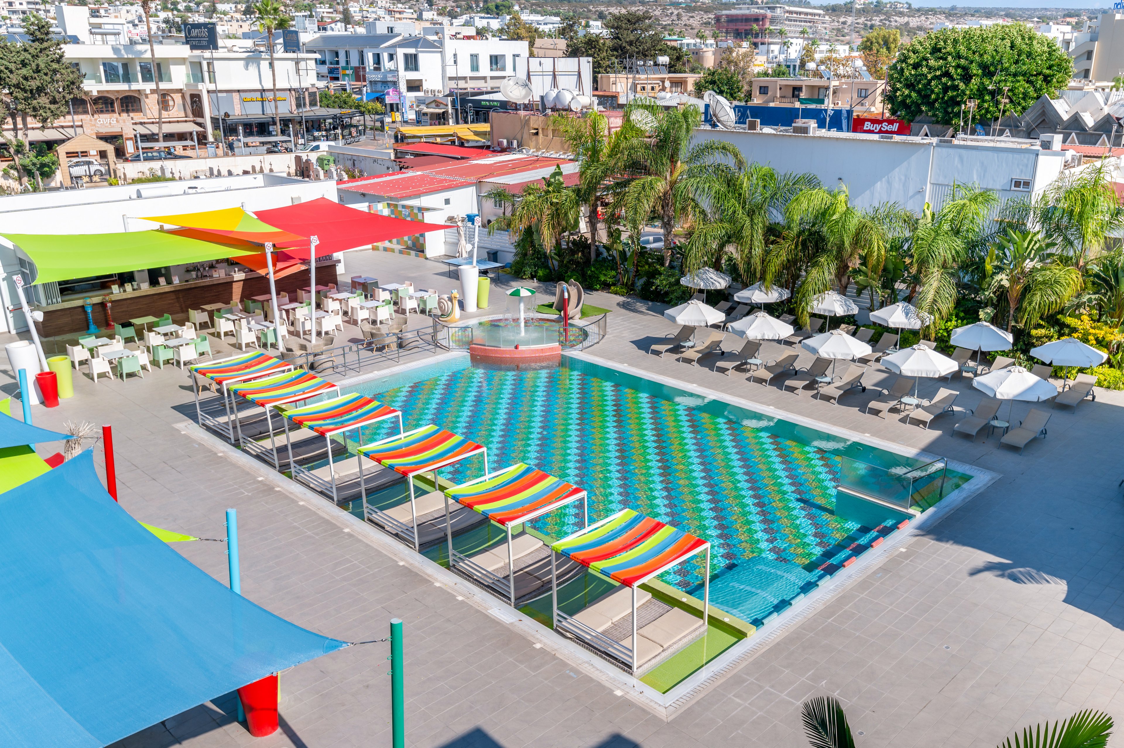 Nicholas Color Hotel