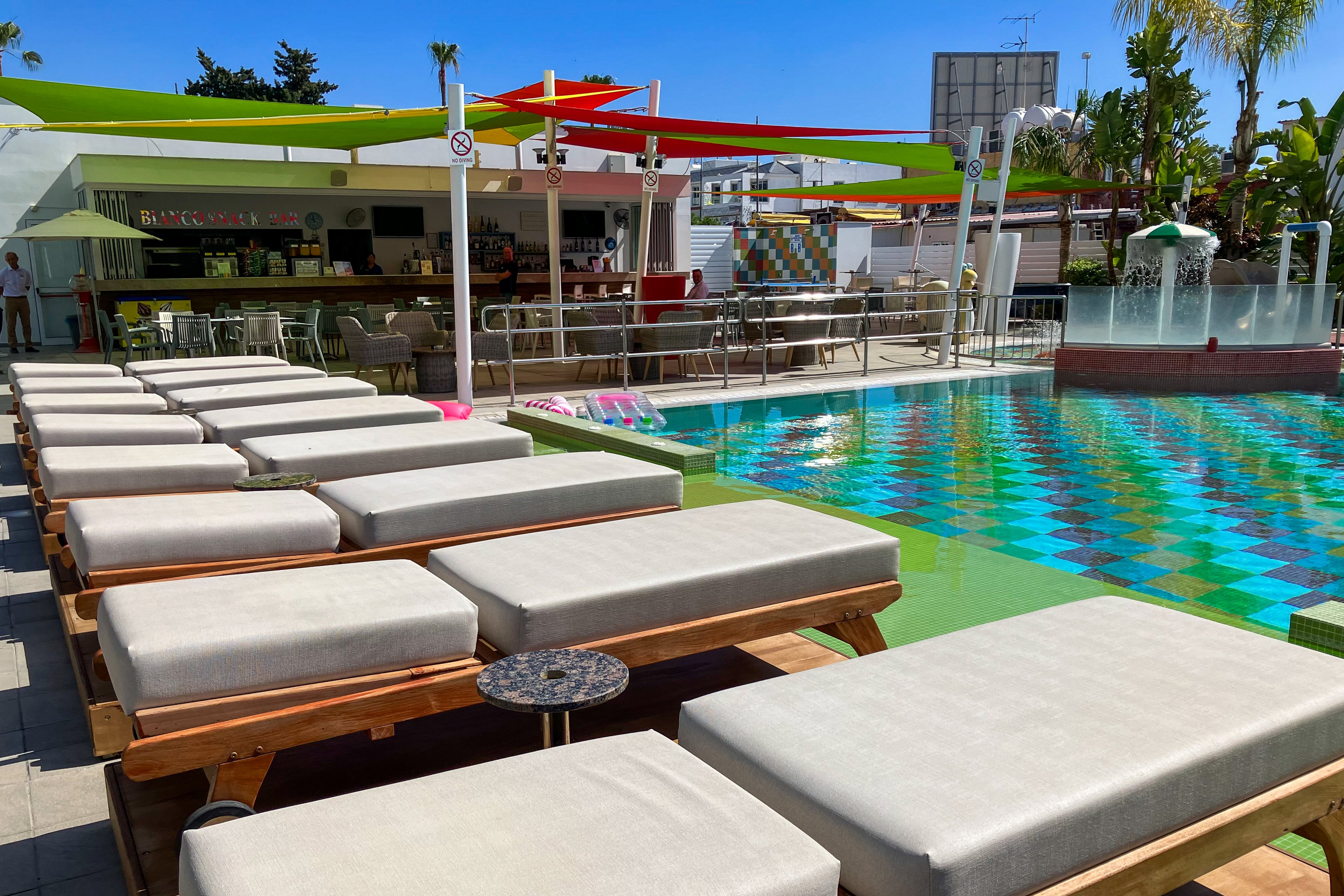 Nicholas Color Hotel