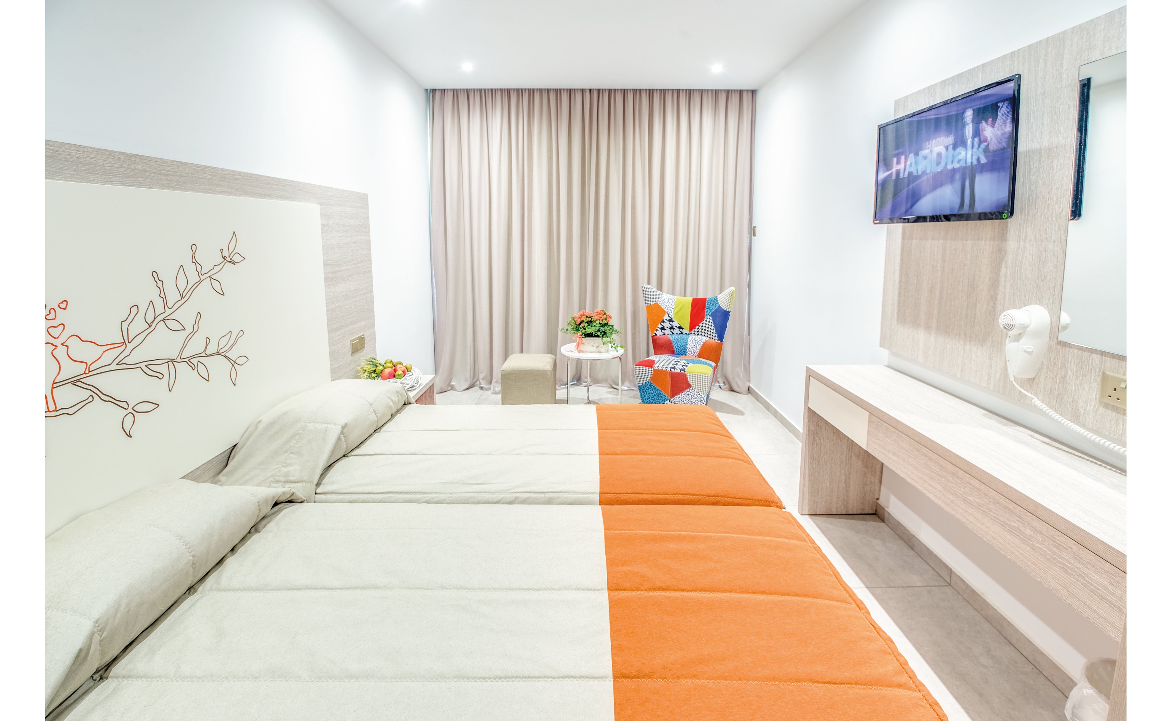 Nicholas Color Hotel