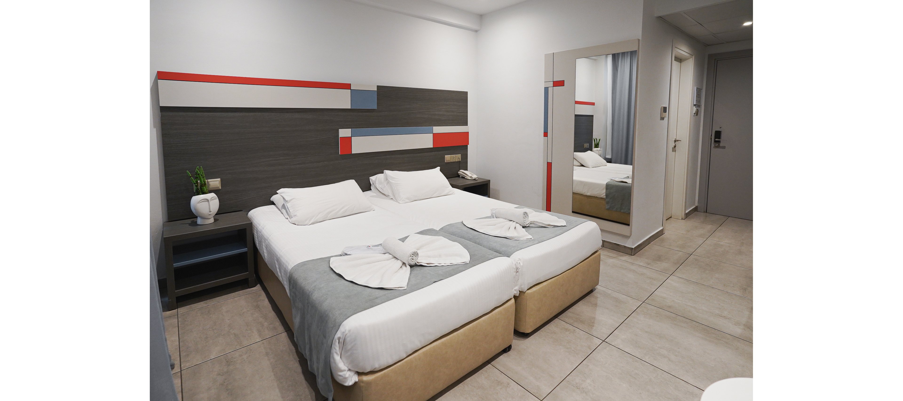 Nicholas Color Hotel