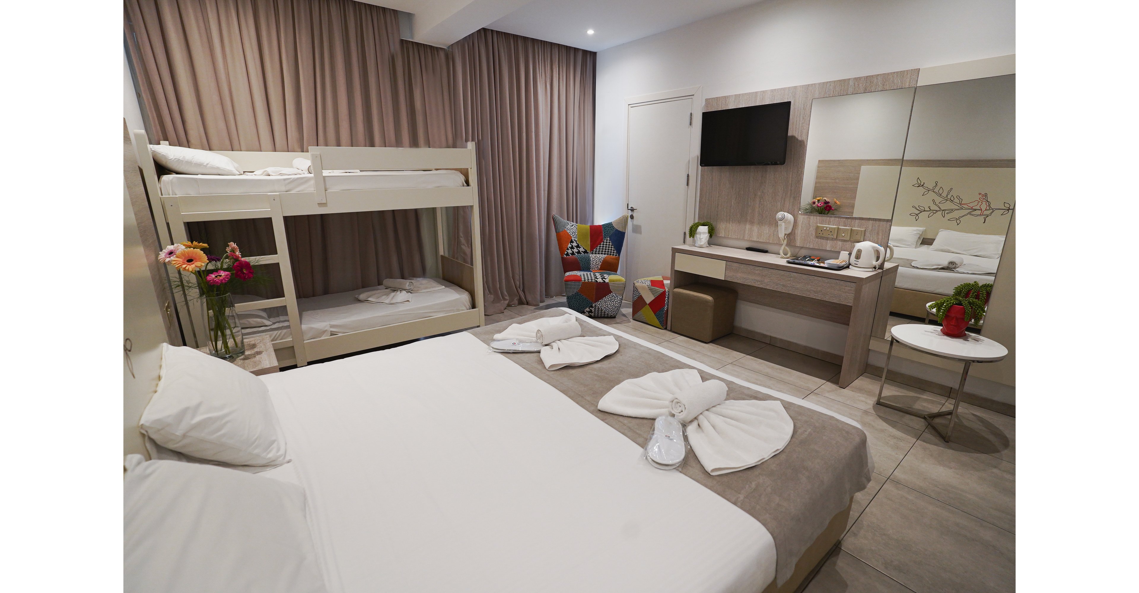 Nicholas Color Hotel