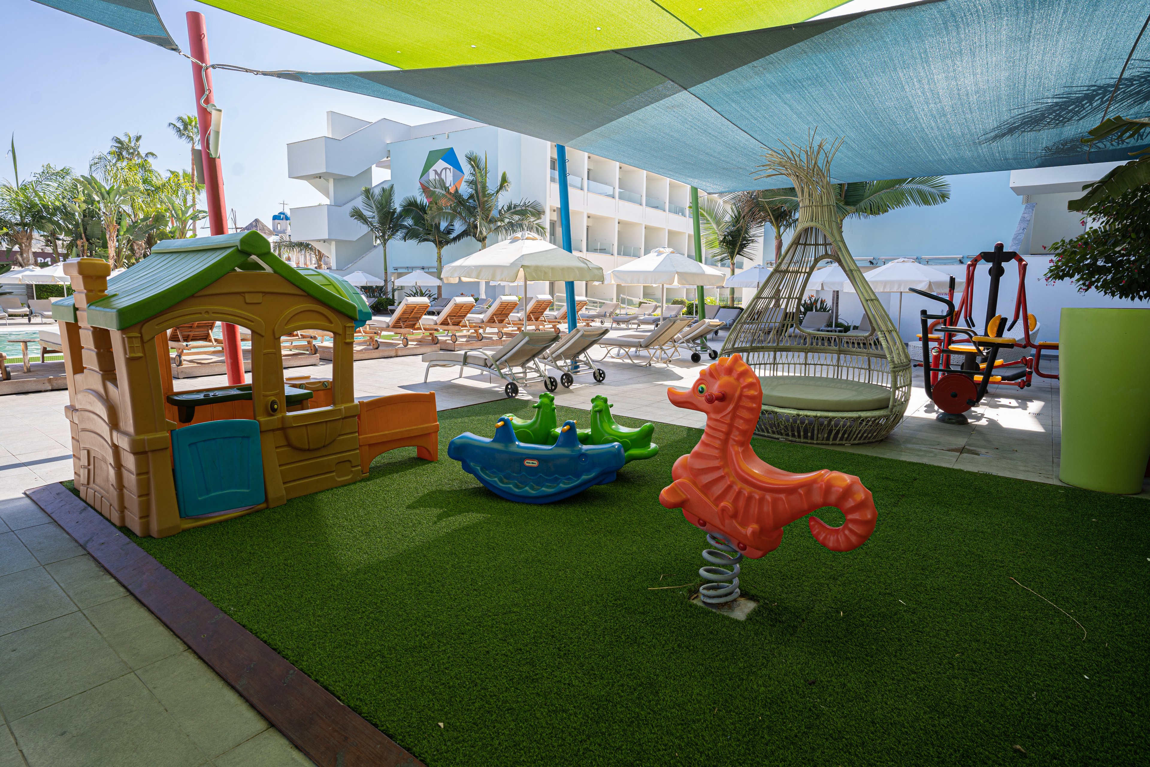 Nicholas Color Hotel