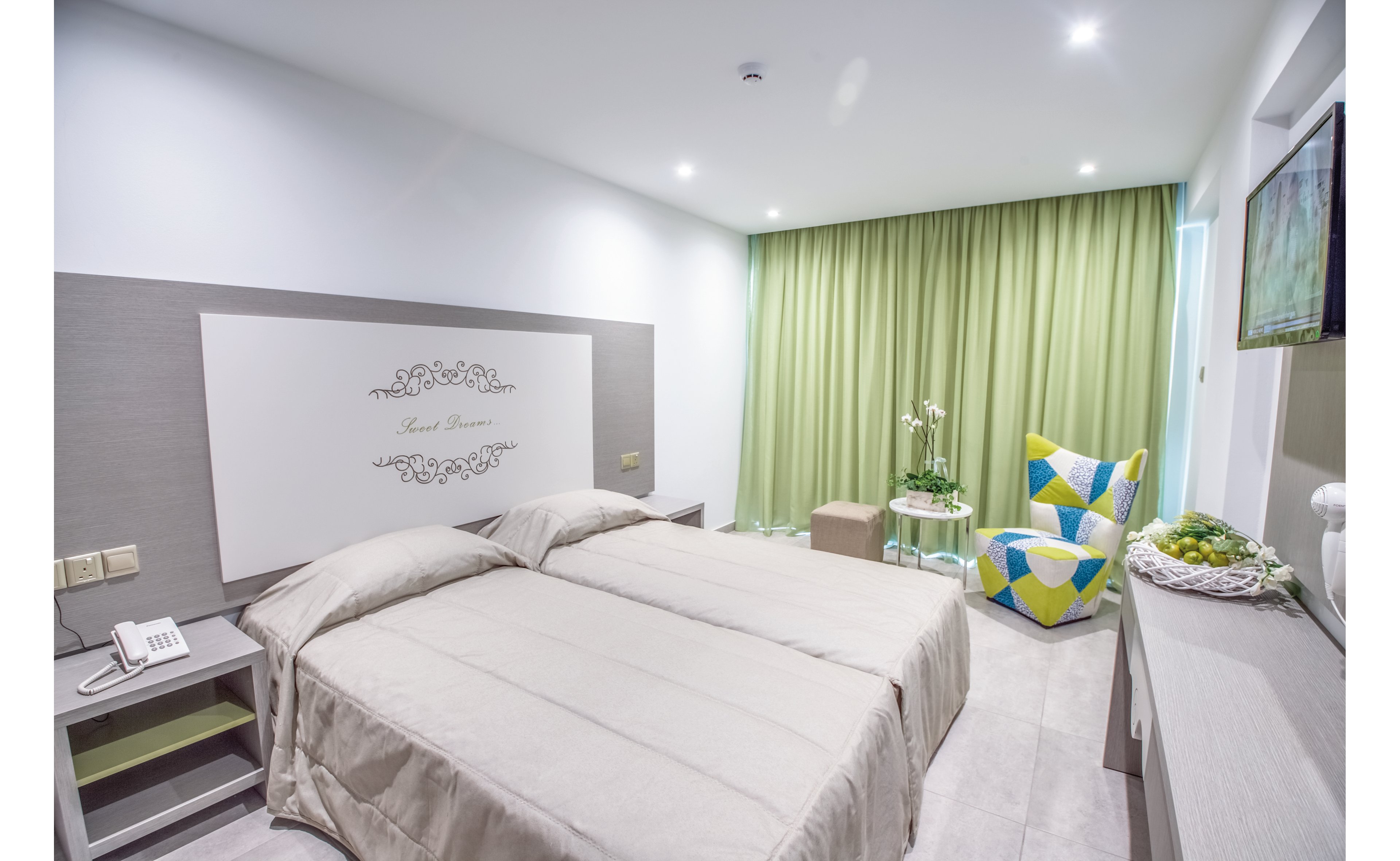 Nicholas Color Hotel