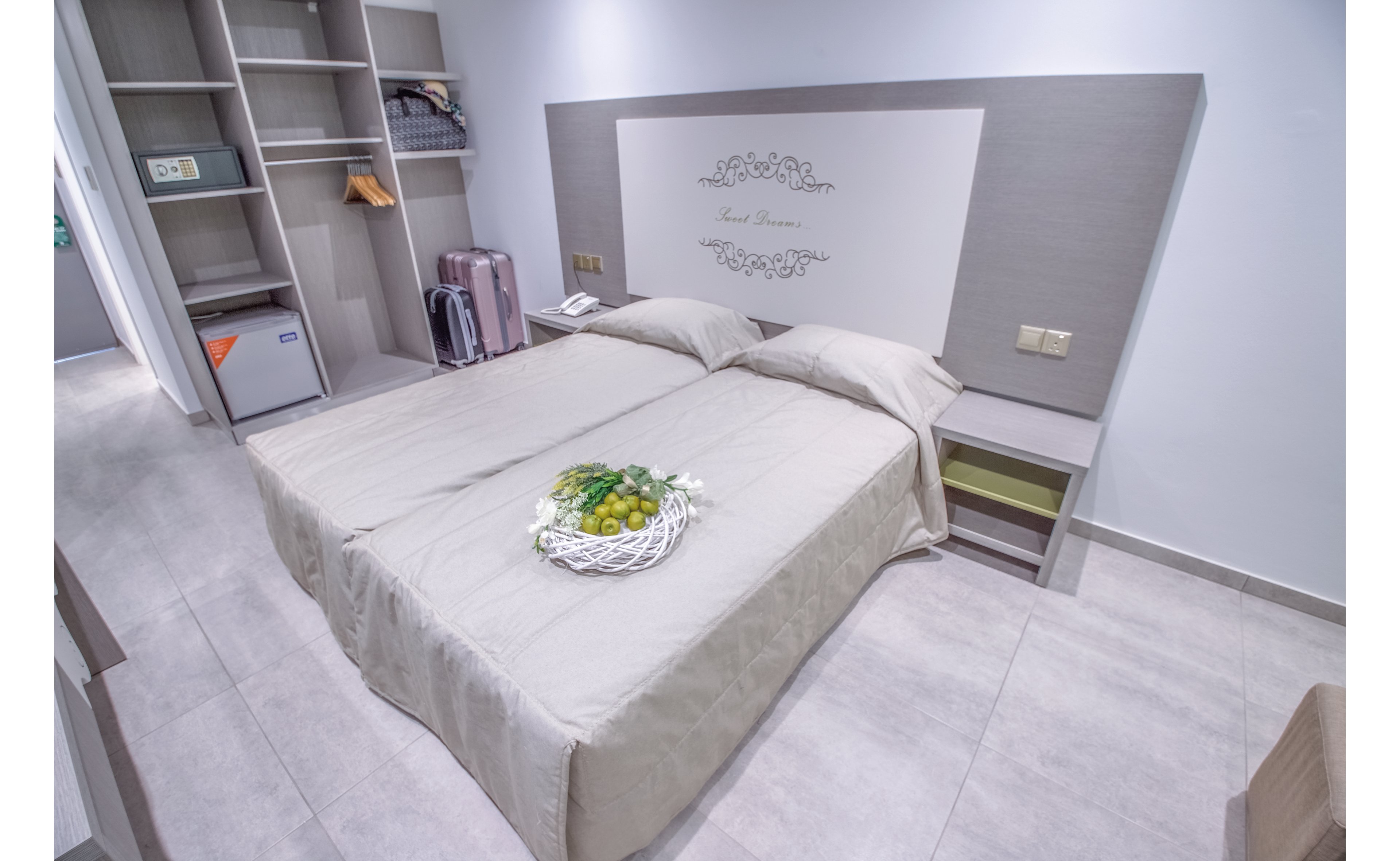 Nicholas Color Hotel