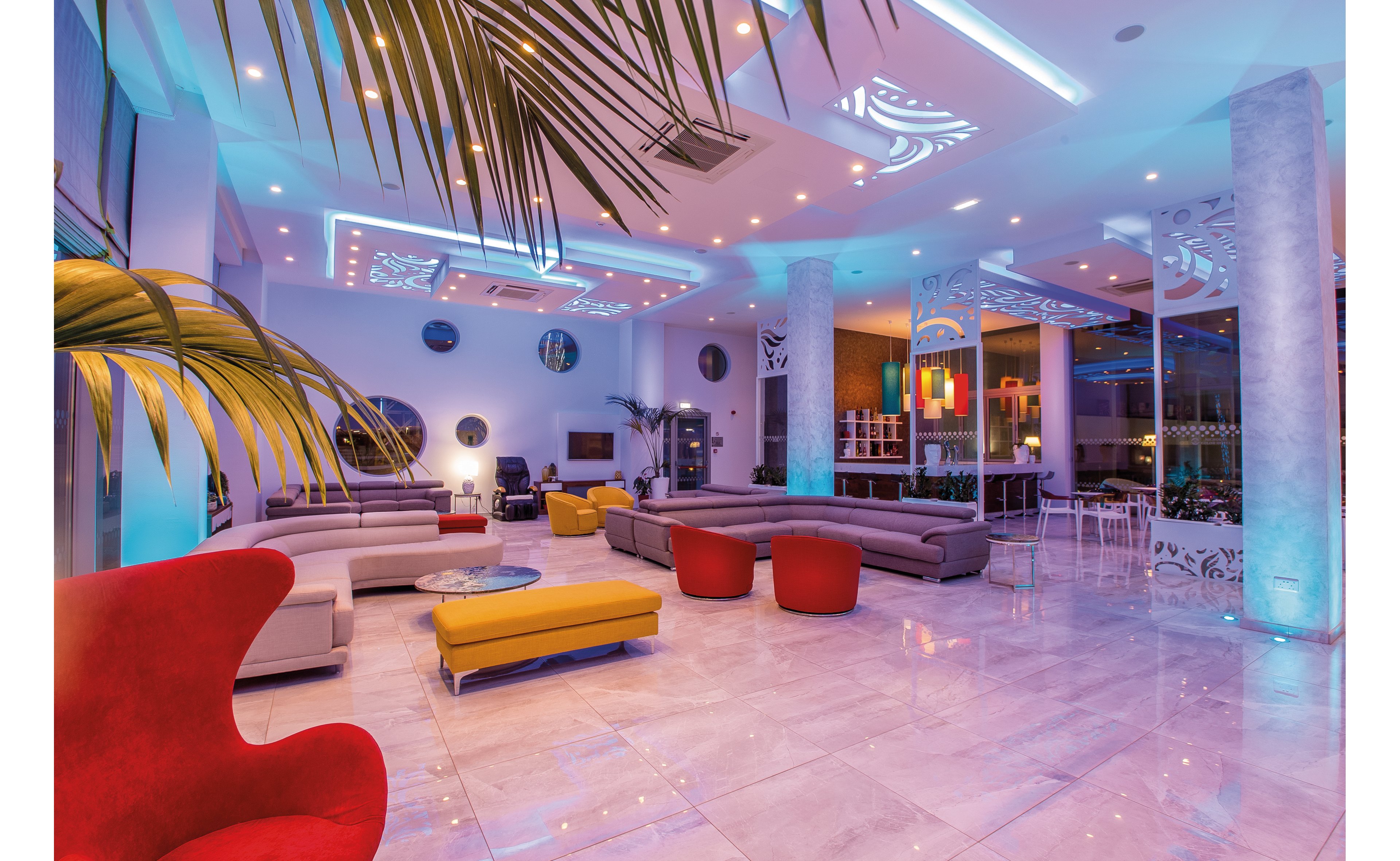 Nicholas Color Hotel