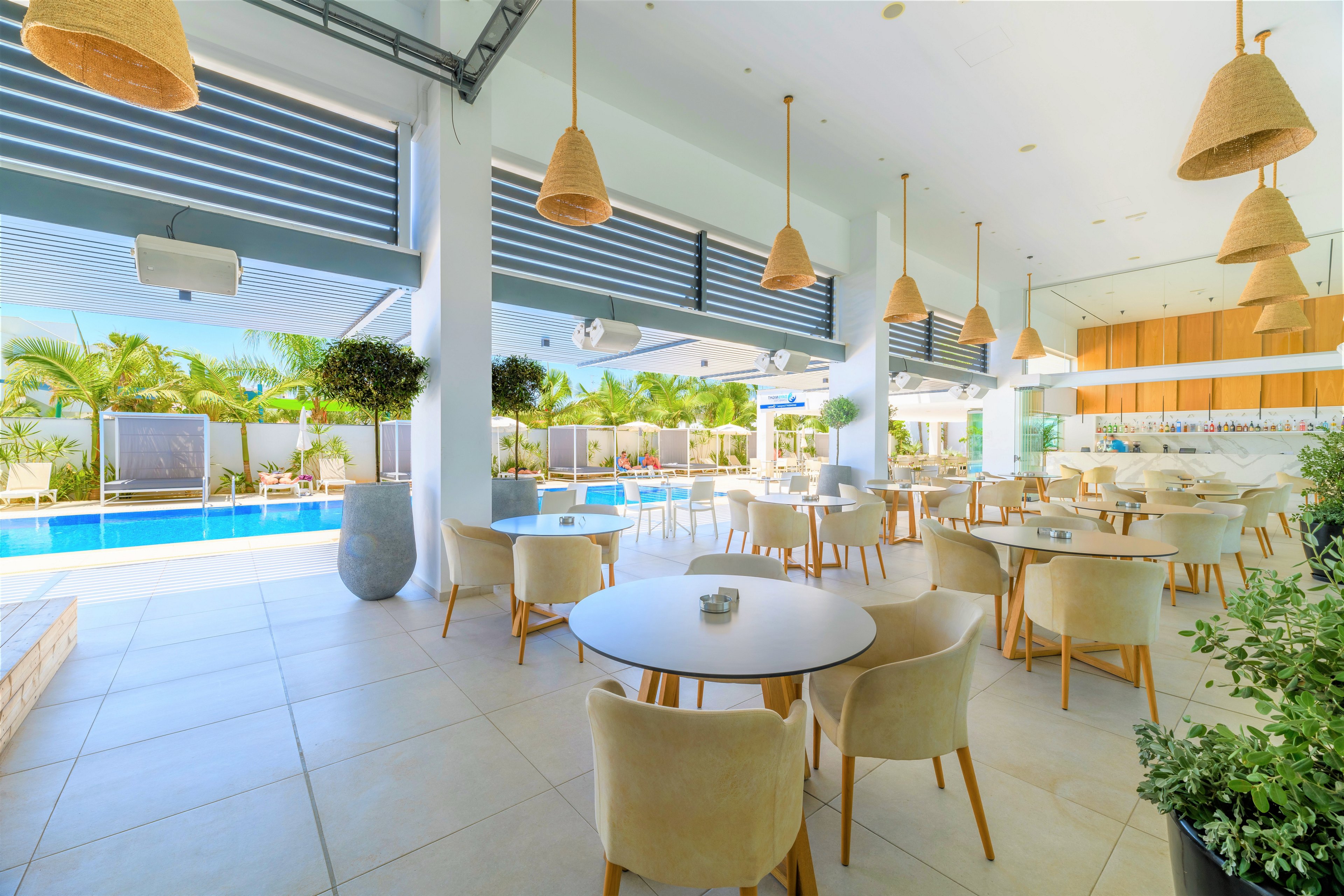 Tasia Maris Seasons Hotel