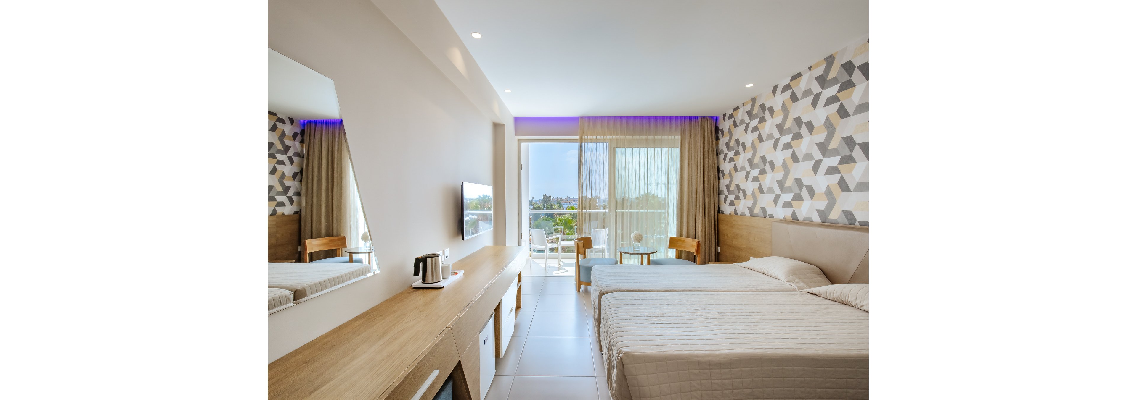 Tasia Maris Seasons Hotel