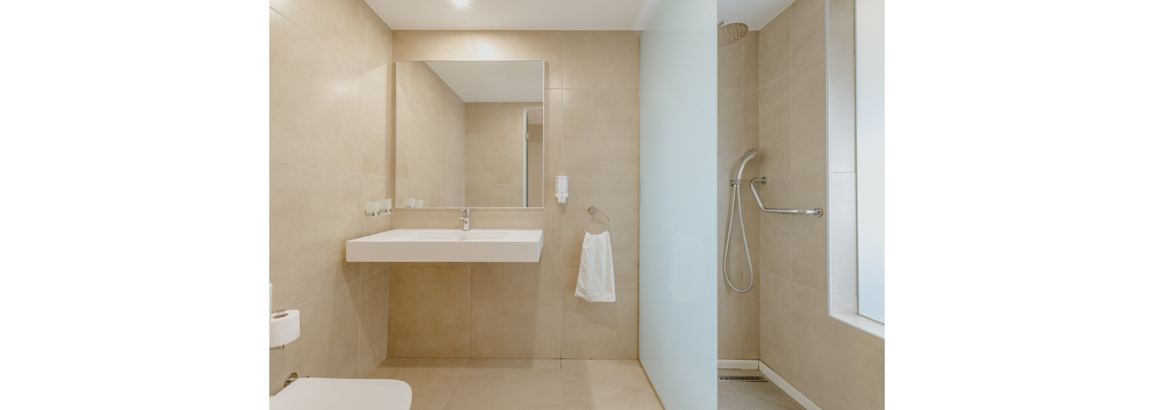 Tasia Maris Seasons Hotel