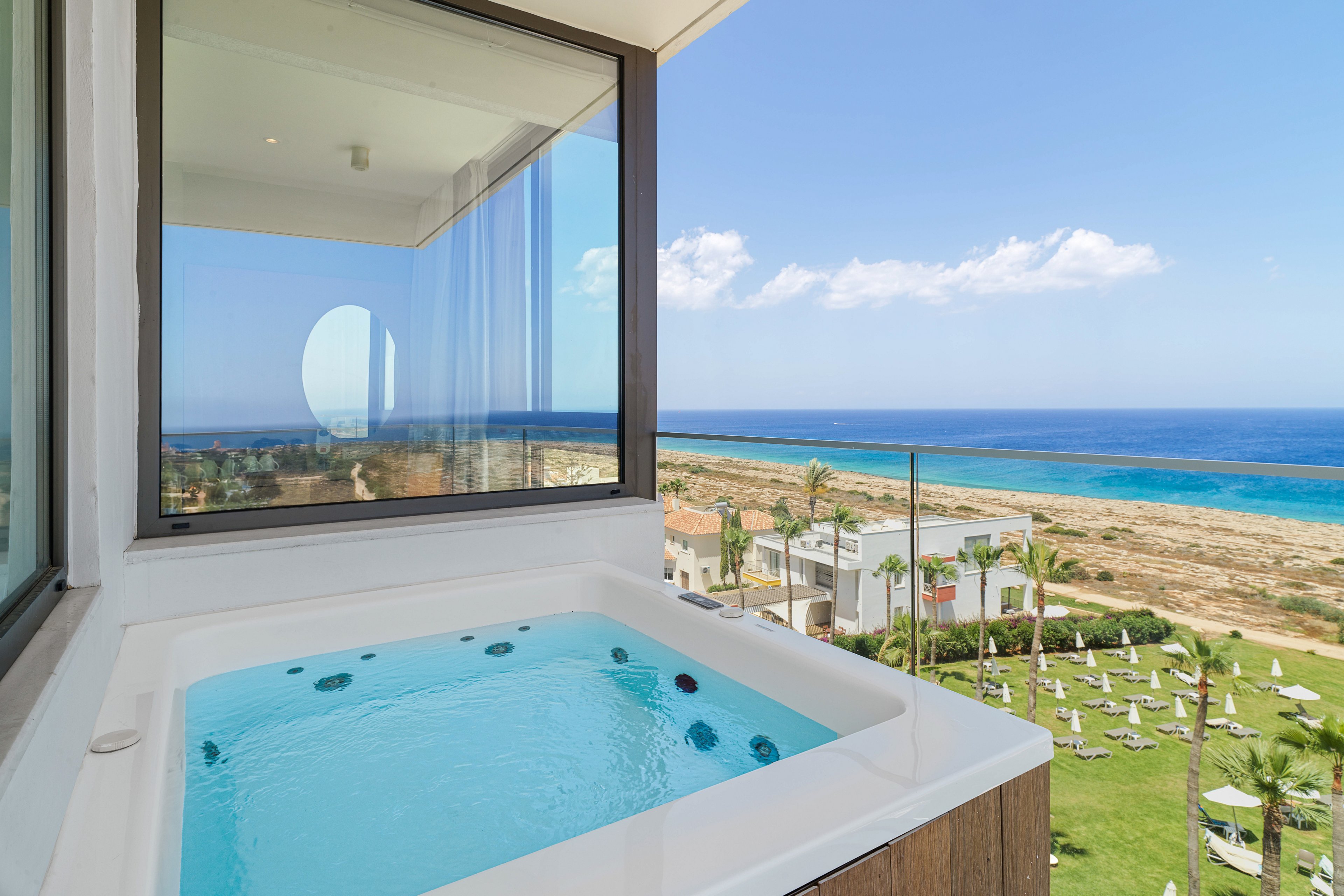 Leonardo Crystal Cove