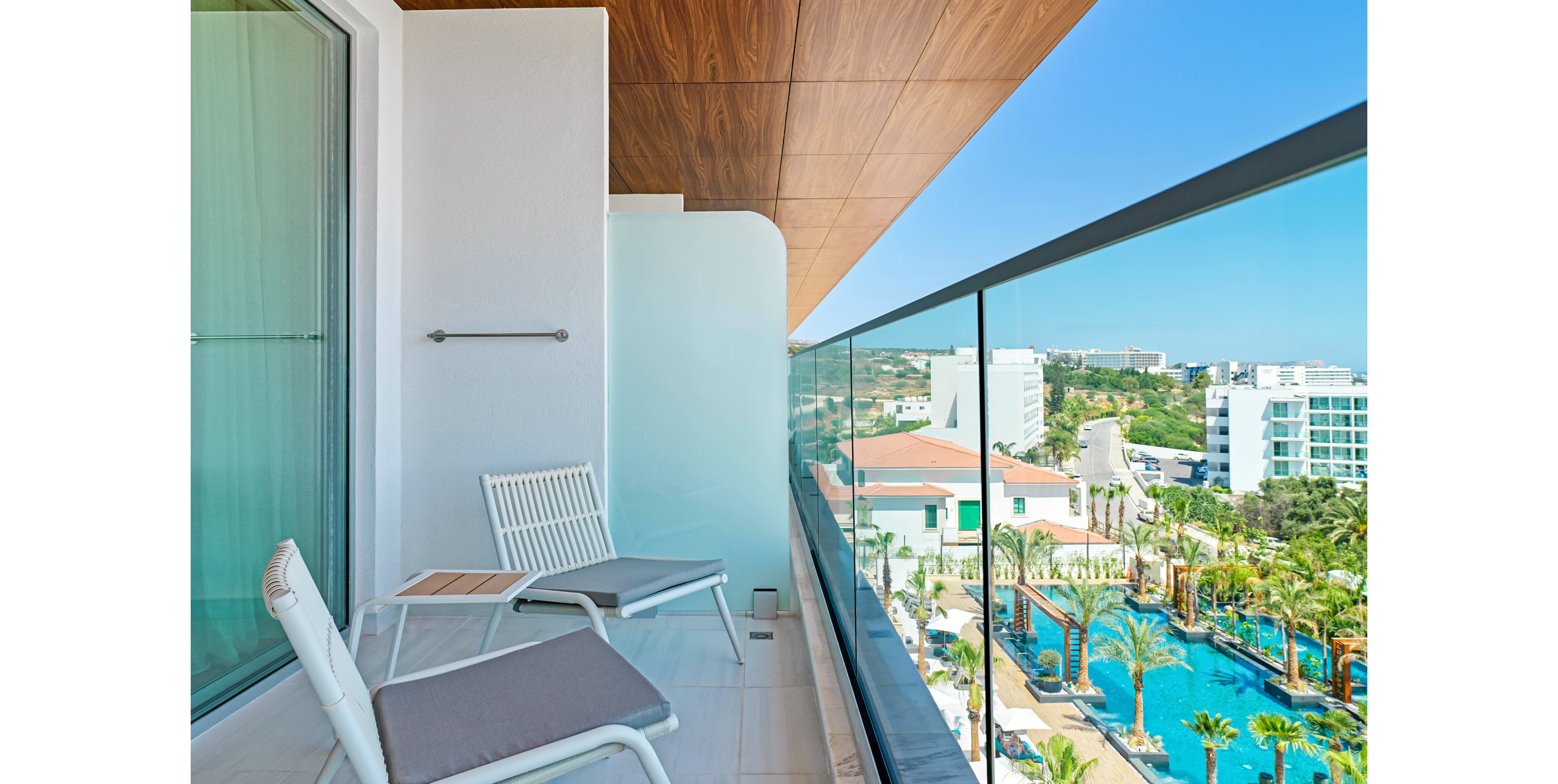 Amanti - MadeForTwo Hotels