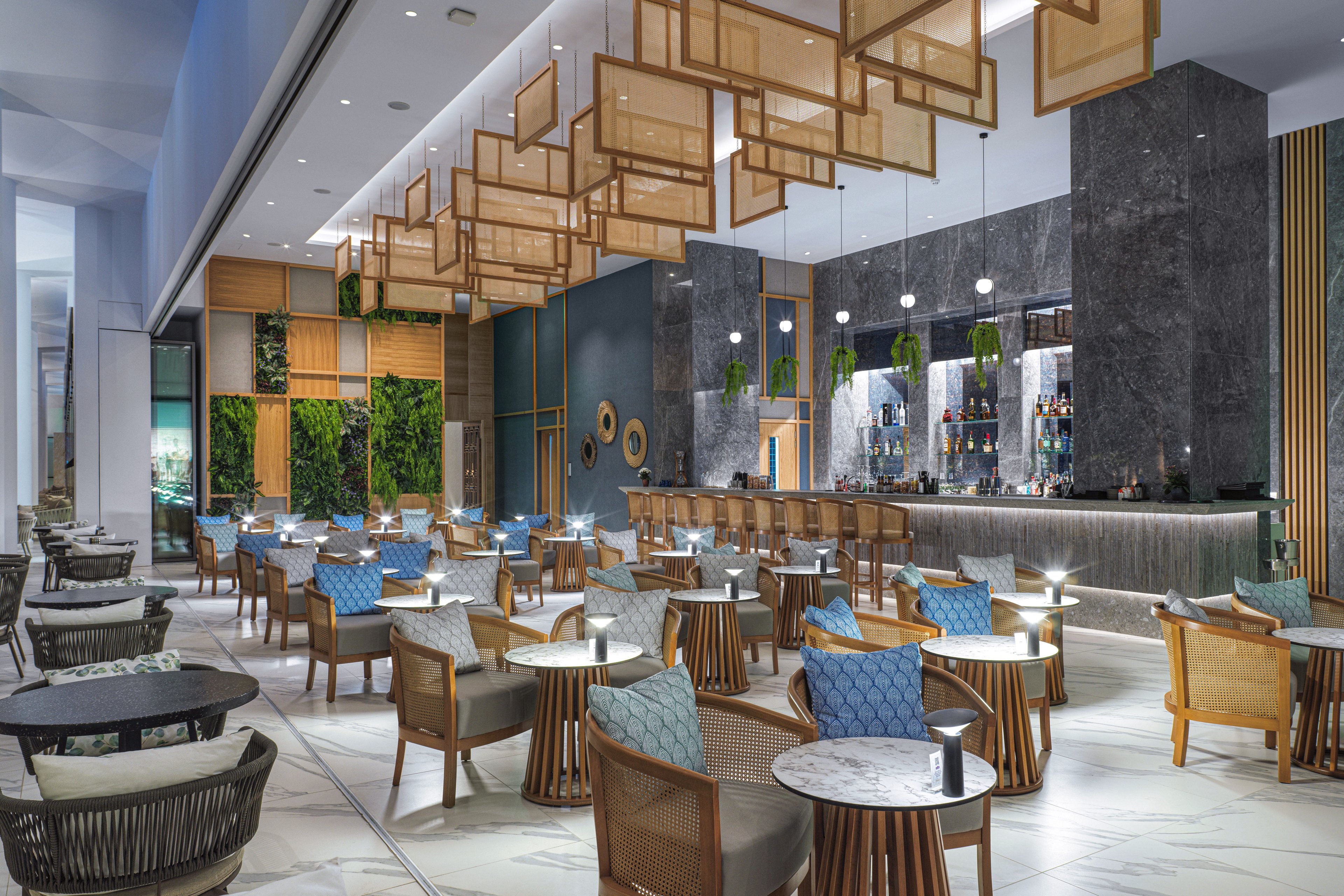 Amanti - MadeForTwo Hotels