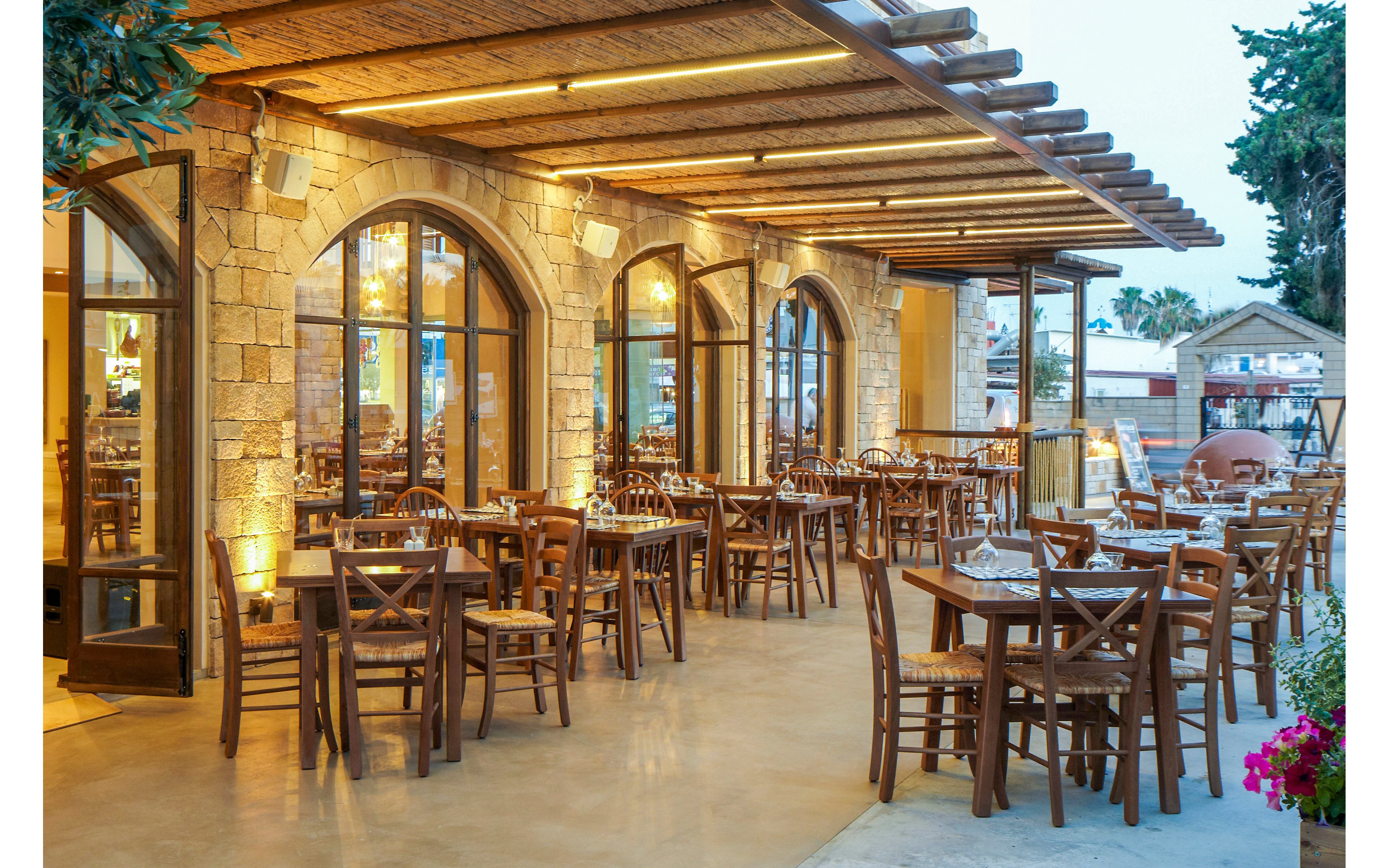 Melpo Antia Luxury Apartments & Suites