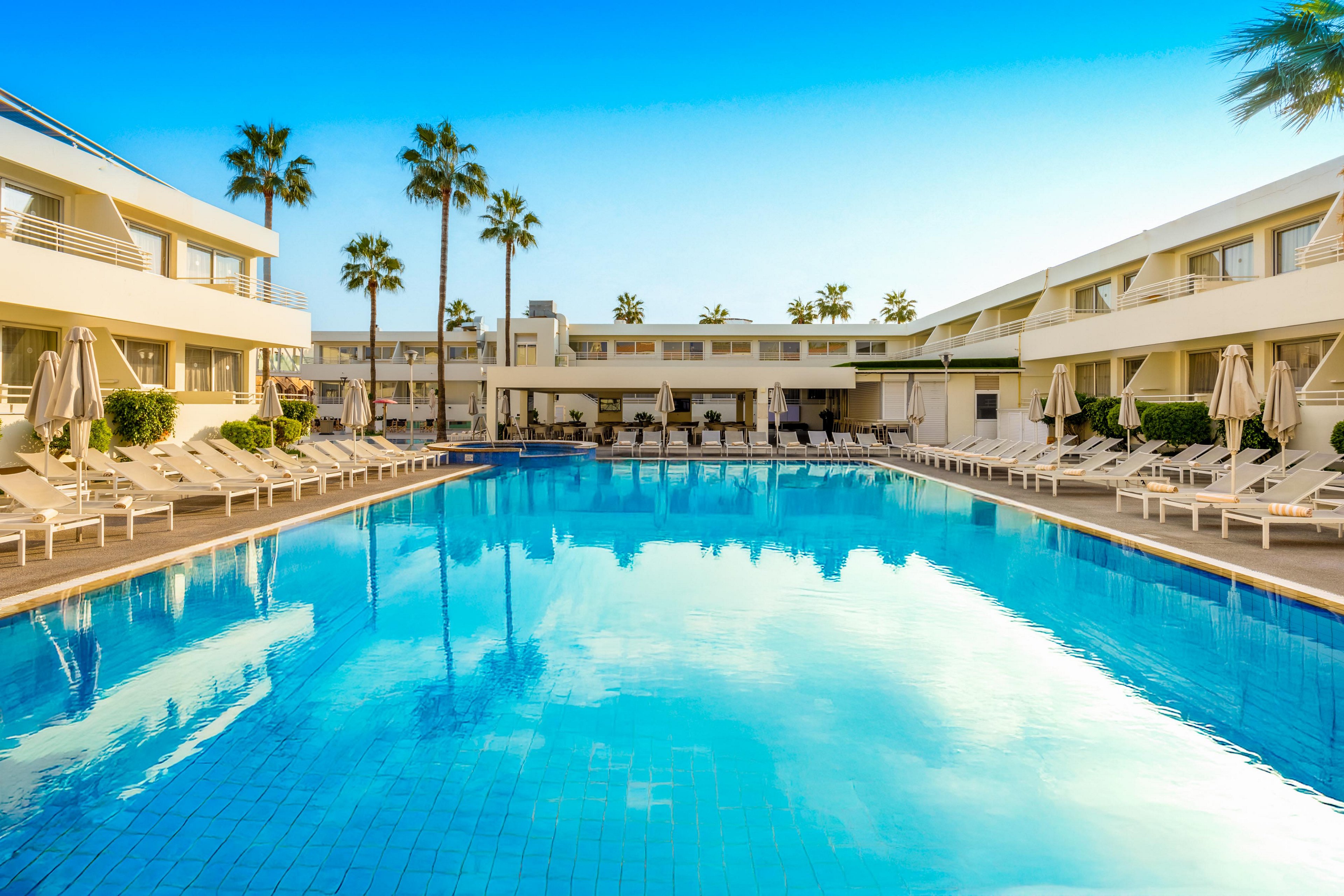 Melpo Antia Luxury Apartments & Suites