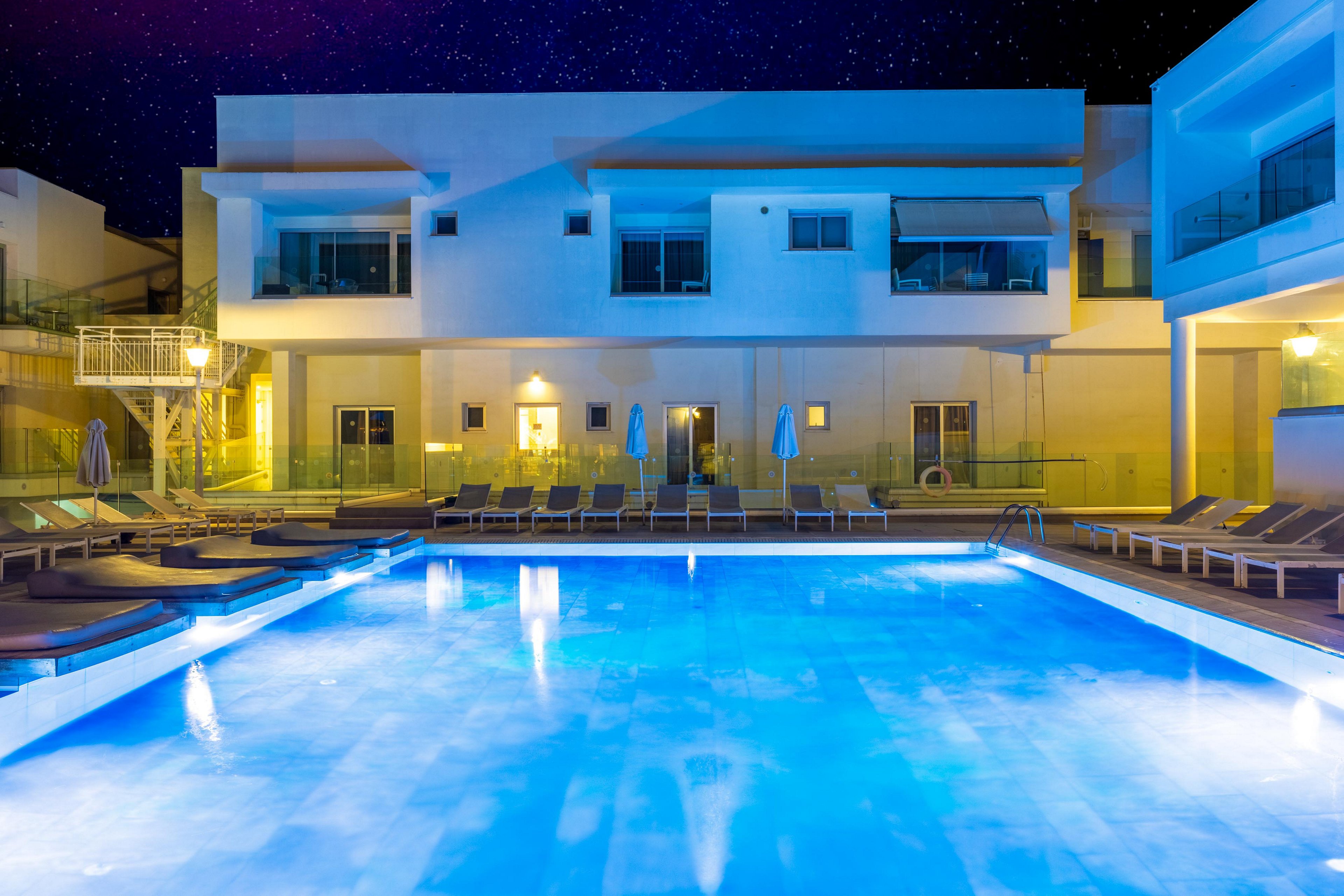 Melpo Antia Luxury Apartments & Suites