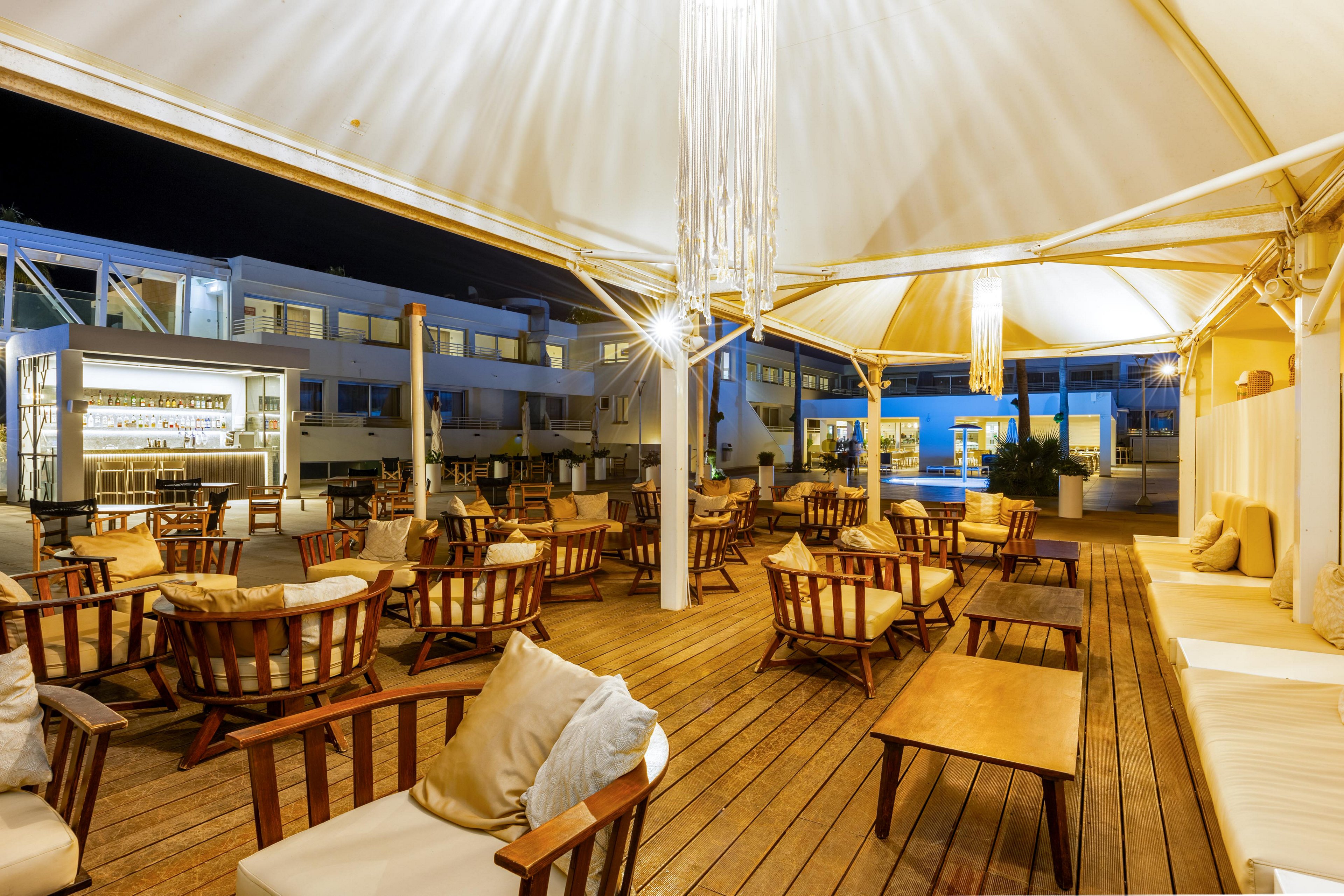 Melpo Antia Luxury Apartments & Suites