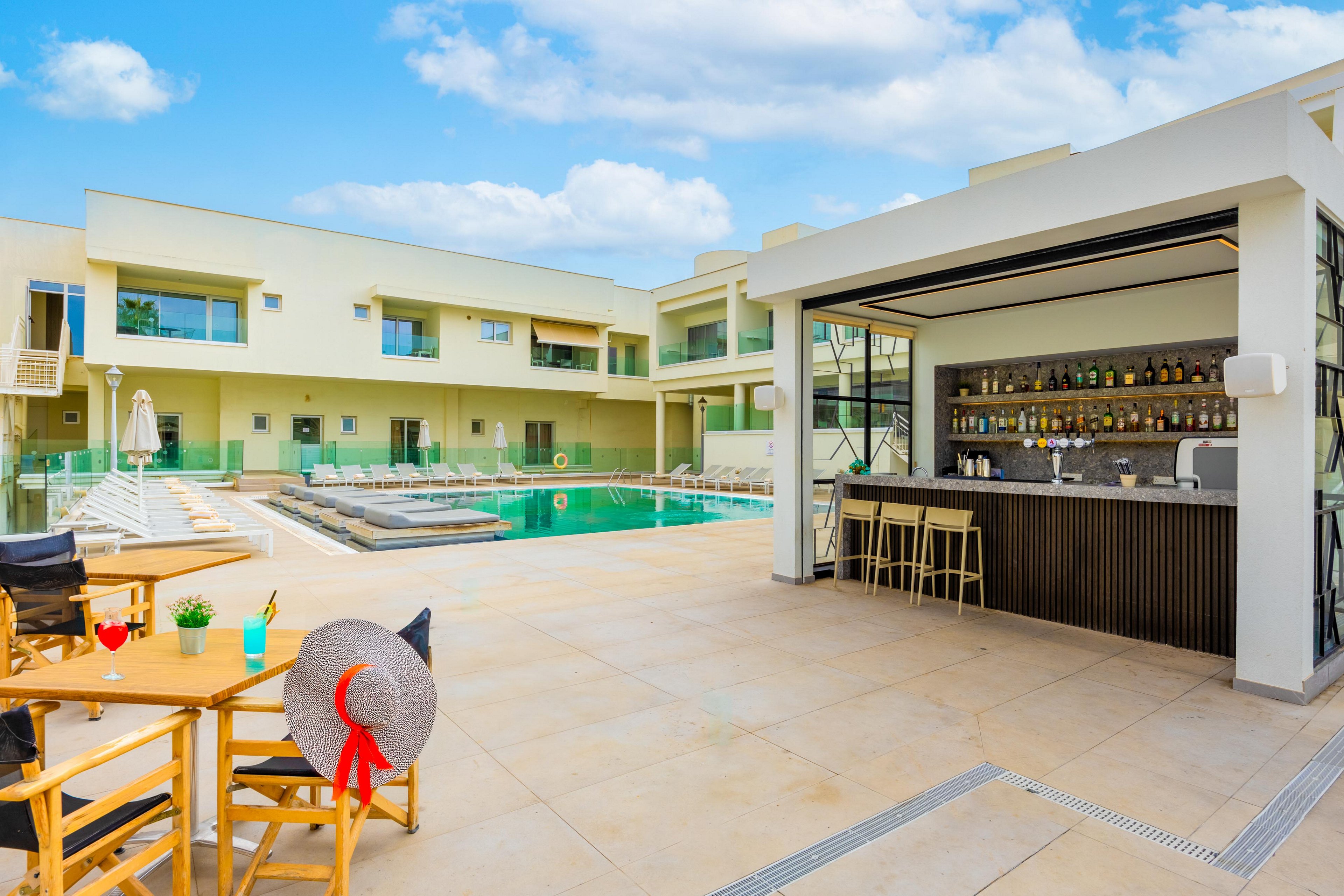 Melpo Antia Luxury Apartments & Suites