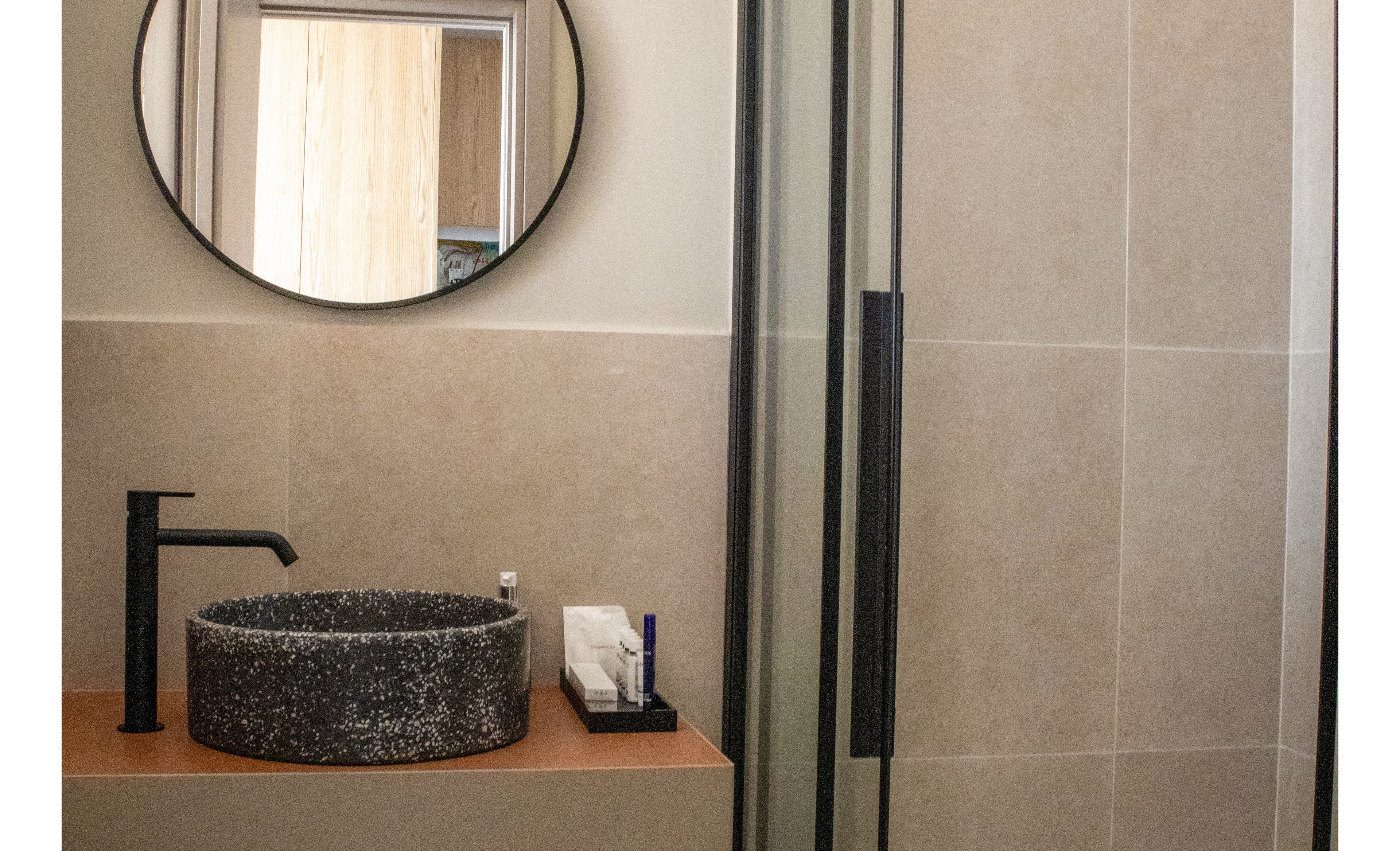 Alinea Lano Old Town Center.