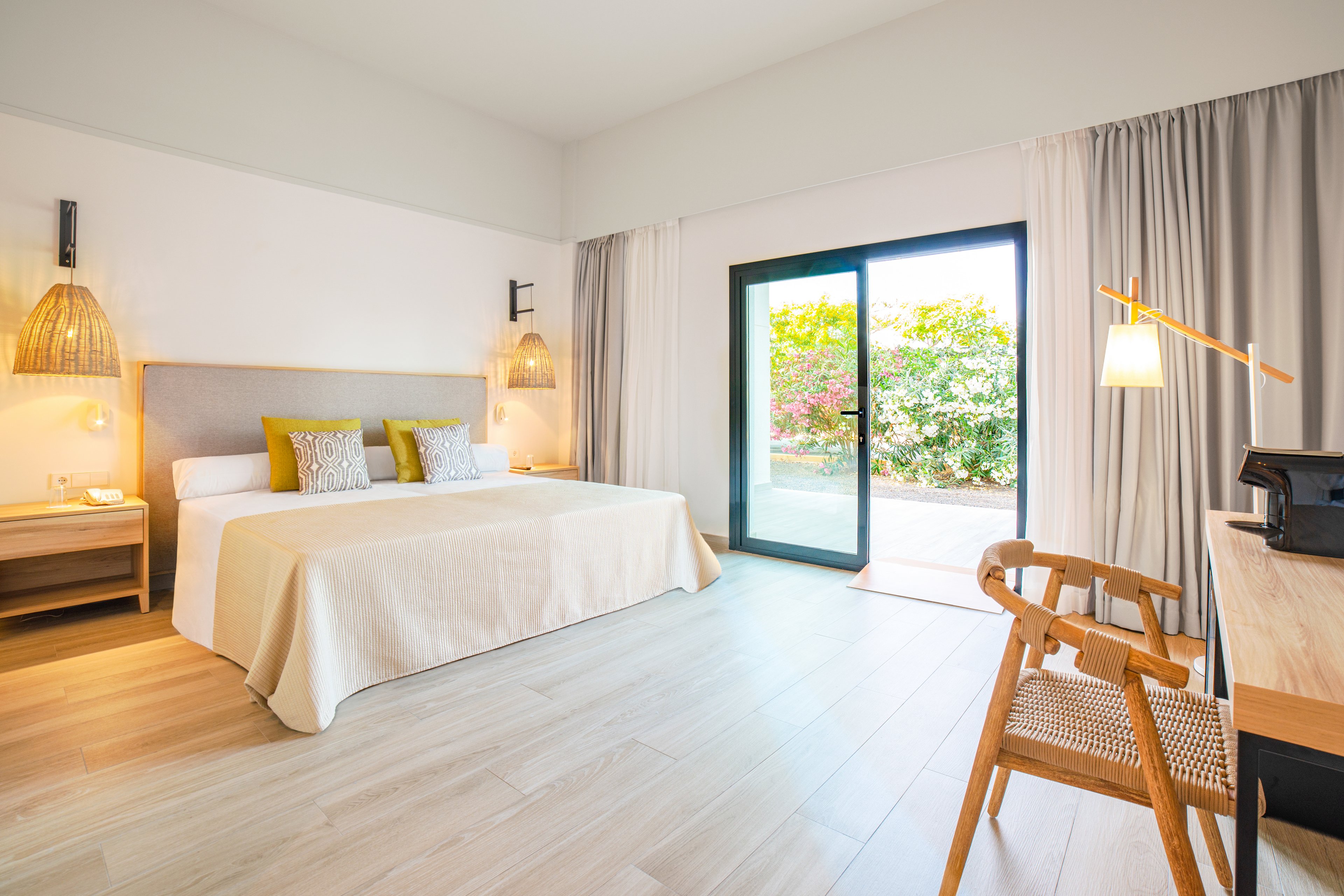 Cabogata Beach Hotel & Spa